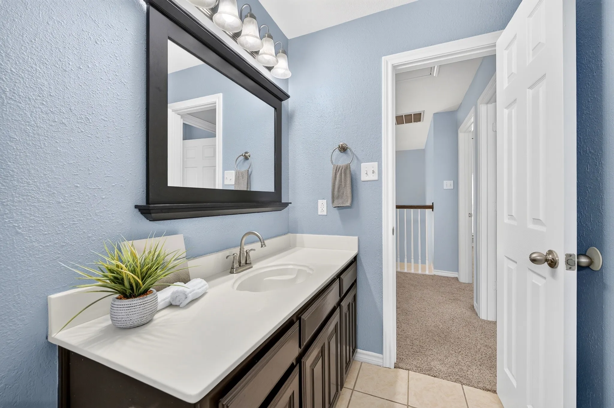Single Family Residence For Sale in Dallas County , 2724 Winterlake Drive, Carrollton, Texas 75006, 4 Bedroom, 3 Bathroom, 2 Garage spaces, 2,195 Sqft, built in 1993, mls#21324914, Real Estate Agent in Carrollton, Homes For Sale in Dallas county, Homes For Sale in Carrollton, Realtor in Carrollton Texas, Real Estate Brokerage Independent Realty Texas, Luminita Cordes Realtor