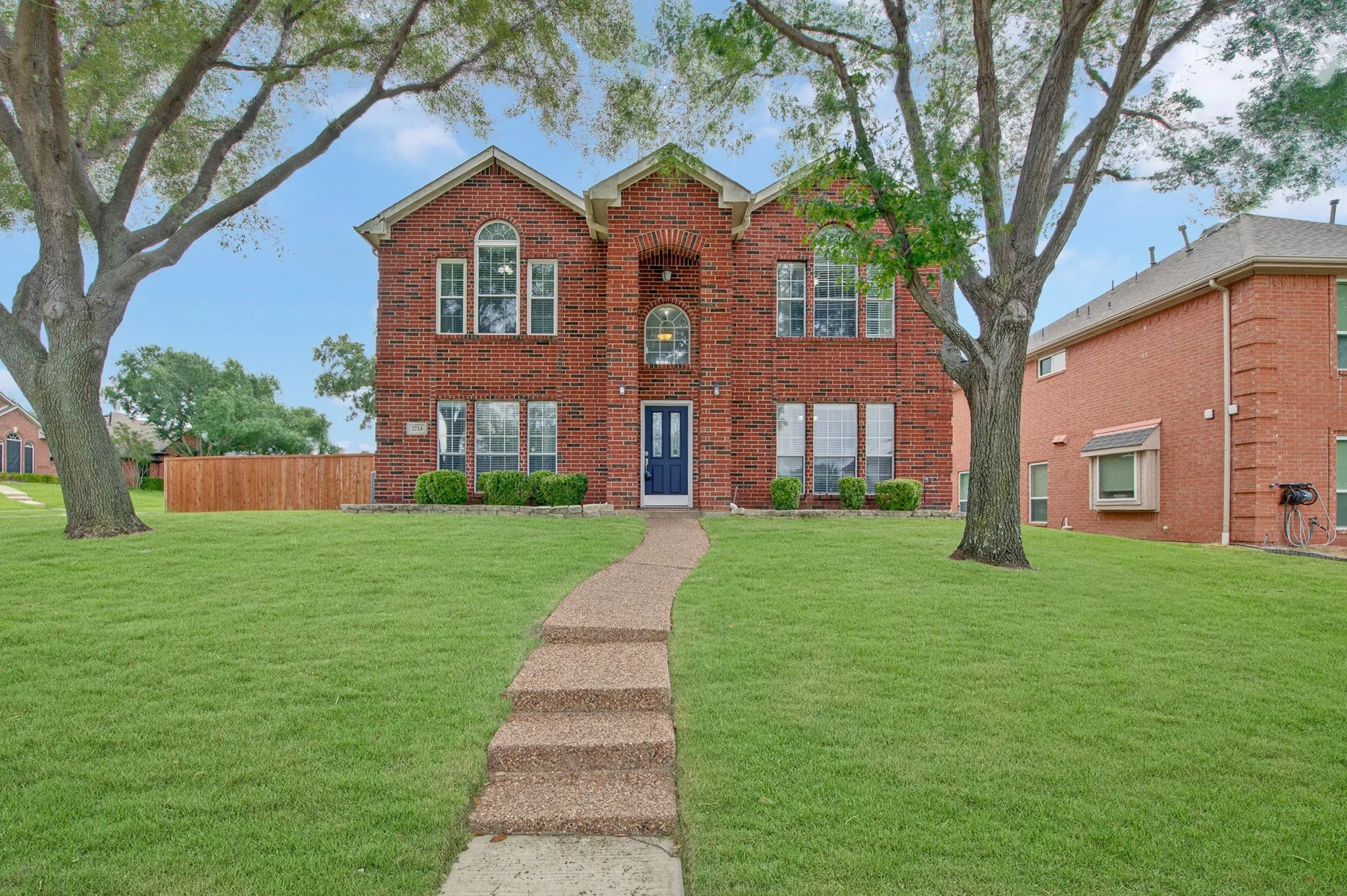 Single Family Residence For Sale in Dallas County , 2724 Winterlake Drive, Carrollton, Texas 75006, 4 Bedroom, 3 Bathroom, 2 Garage spaces, 2,195 Sqft, built in 1993, mls#21324914, Real Estate Agent in Carrollton, Homes For Sale in Dallas county, Homes For Sale in Carrollton, Realtor in Carrollton Texas, Real Estate Brokerage Independent Realty Texas, Luminita Cordes Realtor