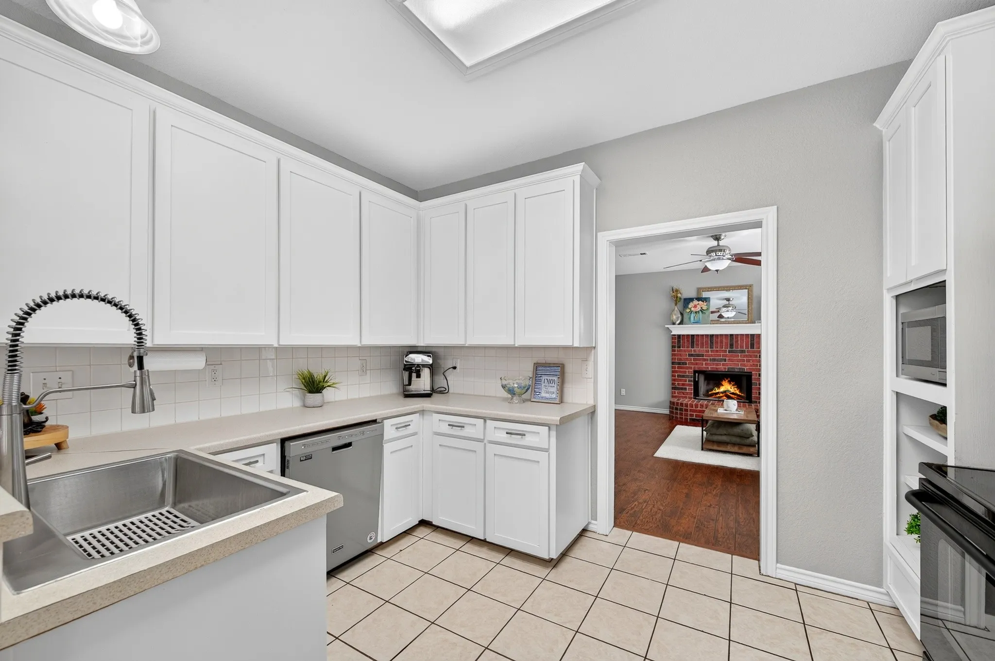 Single Family Residence For Sale in Dallas County , 2724 Winterlake Drive, Carrollton, Texas 75006, 4 Bedroom, 3 Bathroom, 2 Garage spaces, 2,195 Sqft, built in 1993, mls#21324914, Real Estate Agent in Carrollton, Homes For Sale in Dallas county, Homes For Sale in Carrollton, Realtor in Carrollton Texas, Real Estate Brokerage Independent Realty Texas, Luminita Cordes Realtor