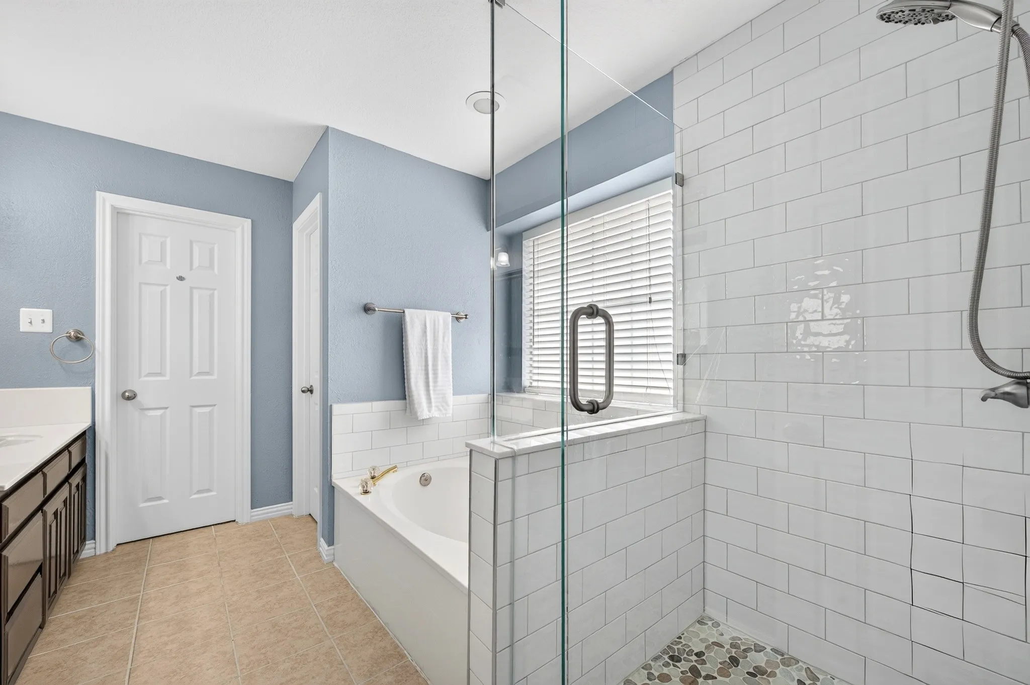 Single Family Residence For Sale in Dallas County , 2724 Winterlake Drive, Carrollton, Texas 75006, 4 Bedroom, 3 Bathroom, 2 Garage spaces, 2,195 Sqft, built in 1993, mls#21324914, Real Estate Agent in Carrollton, Homes For Sale in Dallas county, Homes For Sale in Carrollton, Realtor in Carrollton Texas, Real Estate Brokerage Independent Realty Texas, Luminita Cordes Realtor