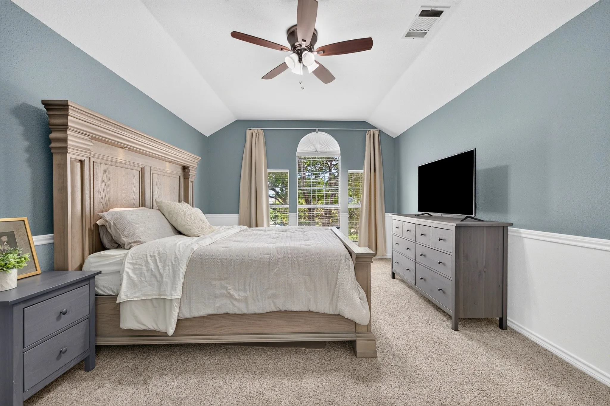 Single Family Residence For Sale in Dallas County , 2724 Winterlake Drive, Carrollton, Texas 75006, 4 Bedroom, 3 Bathroom, 2 Garage spaces, 2,195 Sqft, built in 1993, mls#21324914, Real Estate Agent in Carrollton, Homes For Sale in Dallas county, Homes For Sale in Carrollton, Realtor in Carrollton Texas, Real Estate Brokerage Independent Realty Texas, Luminita Cordes Realtor