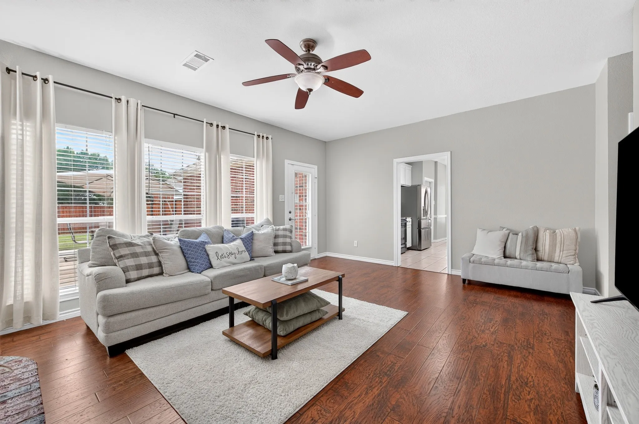 Single Family Residence For Sale in Dallas County , 2724 Winterlake Drive, Carrollton, Texas 75006, 4 Bedroom, 3 Bathroom, 2 Garage spaces, 2,195 Sqft, built in 1993, mls#21324914, Real Estate Agent in Carrollton, Homes For Sale in Dallas county, Homes For Sale in Carrollton, Realtor in Carrollton Texas, Real Estate Brokerage Independent Realty Texas, Luminita Cordes Realtor