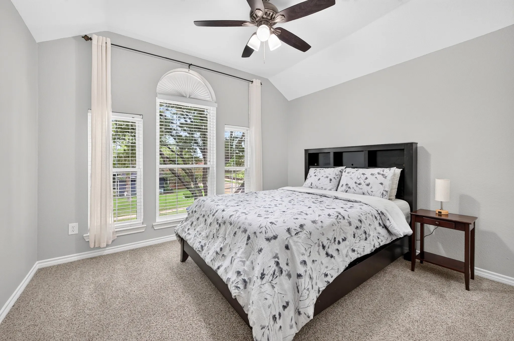 Single Family Residence For Sale in Dallas County , 2724 Winterlake Drive, Carrollton, Texas 75006, 4 Bedroom, 3 Bathroom, 2 Garage spaces, 2,195 Sqft, built in 1993, mls#21324914, Real Estate Agent in Carrollton, Homes For Sale in Dallas county, Homes For Sale in Carrollton, Realtor in Carrollton Texas, Real Estate Brokerage Independent Realty Texas, Luminita Cordes Realtor