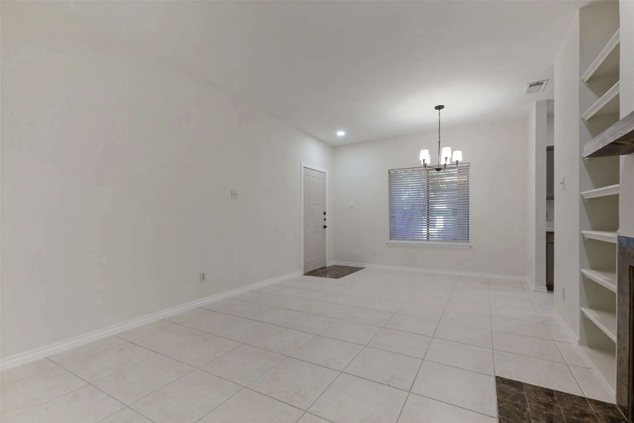 Condominium For Sale in Dallas County , 5550 Spring Valley Road C16, Dallas, Texas 75254, 1 Bedroom, 1 Bathroom, Garage spaces, 663 Sqft, built in 1983, mls#21326803, Real Estate Agent in Dallas, Homes For Sale in Dallas county, Homes For Sale in Dallas, Realtor in Dallas Texas, Real Estate Brokerage Independent Realty Texas, Luminita Cordes Realtor