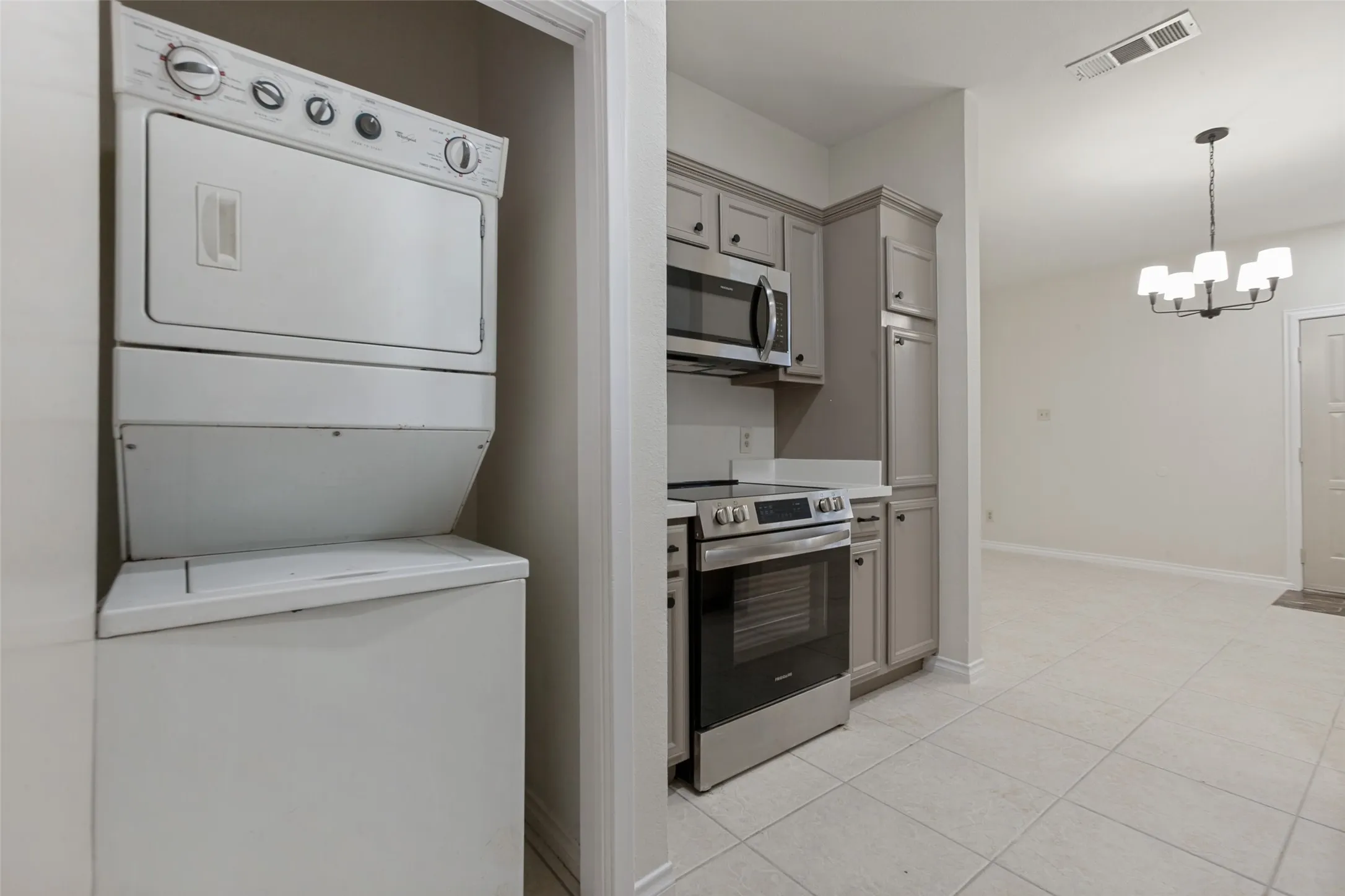 Condominium For Sale in Dallas County , 5550 Spring Valley Road C16, Dallas, Texas 75254, 1 Bedroom, 1 Bathroom, Garage spaces, 663 Sqft, built in 1983, mls#21326803, Real Estate Agent in Dallas, Homes For Sale in Dallas county, Homes For Sale in Dallas, Realtor in Dallas Texas, Real Estate Brokerage Independent Realty Texas, Luminita Cordes Realtor
