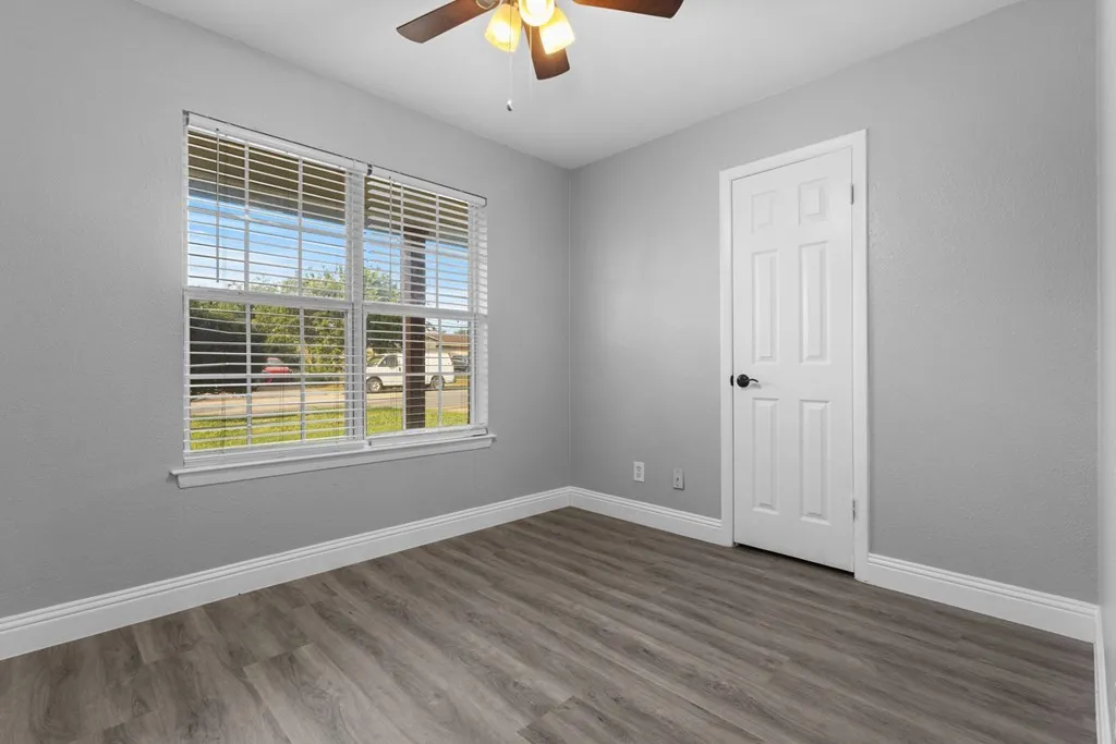 Single Family Residence For Sale in Dallas County , 2529 Syracuse Drive, Irving, Texas 75062, 4 Bedroom, 2 Bathroom, Garage spaces, 1,455 Sqft, built in 1963, mls#21330808, Real Estate Agent in Irving, Homes For Sale in Dallas county, Homes For Sale in Irving, Realtor in Irving Texas, Real Estate Brokerage Independent Realty Texas, Luminita Cordes Realtor