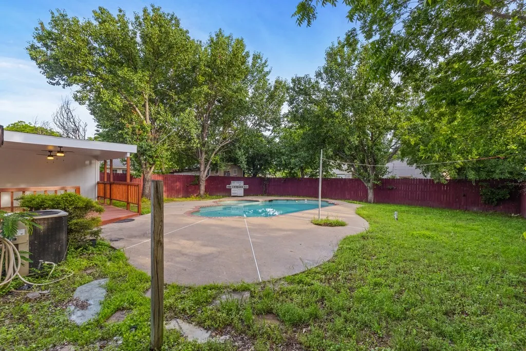 Single Family Residence For Sale in Dallas County , 2529 Syracuse Drive, Irving, Texas 75062, 4 Bedroom, 2 Bathroom, Garage spaces, 1,455 Sqft, built in 1963, mls#21330808, Real Estate Agent in Irving, Homes For Sale in Dallas county, Homes For Sale in Irving, Realtor in Irving Texas, Real Estate Brokerage Independent Realty Texas, Luminita Cordes Realtor