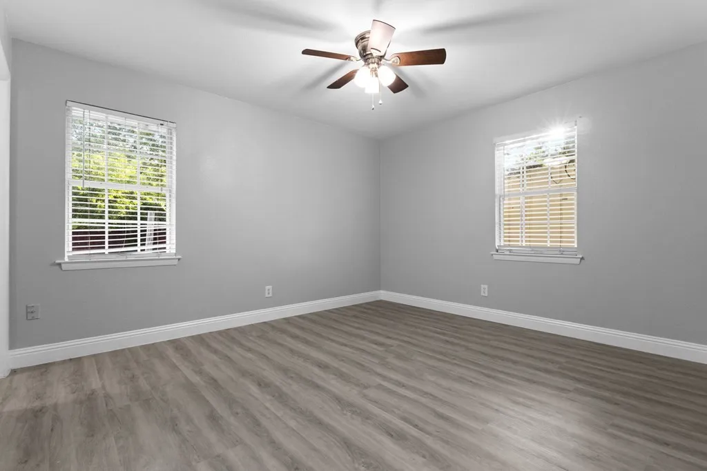 Single Family Residence For Sale in Dallas County , 2529 Syracuse Drive, Irving, Texas 75062, 4 Bedroom, 2 Bathroom, Garage spaces, 1,455 Sqft, built in 1963, mls#21330808, Real Estate Agent in Irving, Homes For Sale in Dallas county, Homes For Sale in Irving, Realtor in Irving Texas, Real Estate Brokerage Independent Realty Texas, Luminita Cordes Realtor