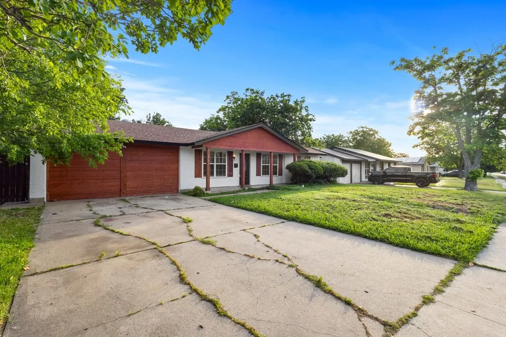 Single Family Residence For Sale in Dallas County , 2529 Syracuse Drive, Irving, Texas 75062, 4 Bedroom, 2 Bathroom, Garage spaces, 1,455 Sqft, built in 1963, mls#21330808, Real Estate Agent in Irving, Homes For Sale in Dallas county, Homes For Sale in Irving, Realtor in Irving Texas, Real Estate Brokerage Independent Realty Texas, Luminita Cordes Realtor
