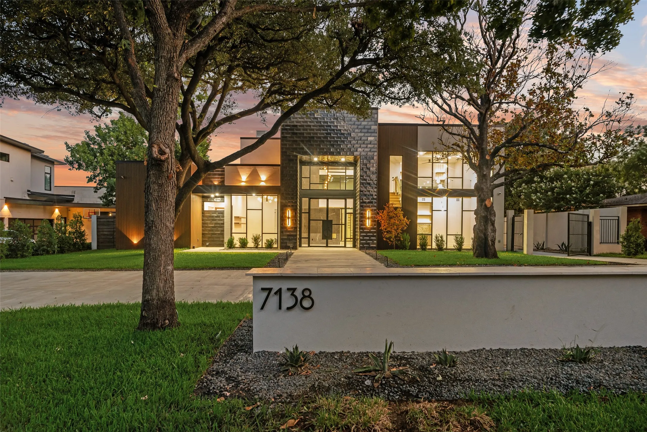 Single Family Residence For Sale in Dallas County , 7138 Azalea Lane, Dallas, Texas 75230, 6 Bedroom, 8 Bathroom, 3 Garage spaces, 7,888 Sqft, built in 2010, mls#21320249, Real Estate Agent in Dallas, Homes For Sale in Dallas county, Homes For Sale in Dallas, Realtor in Dallas Texas, Real Estate Brokerage Independent Realty Texas, Luminita Cordes Realtor