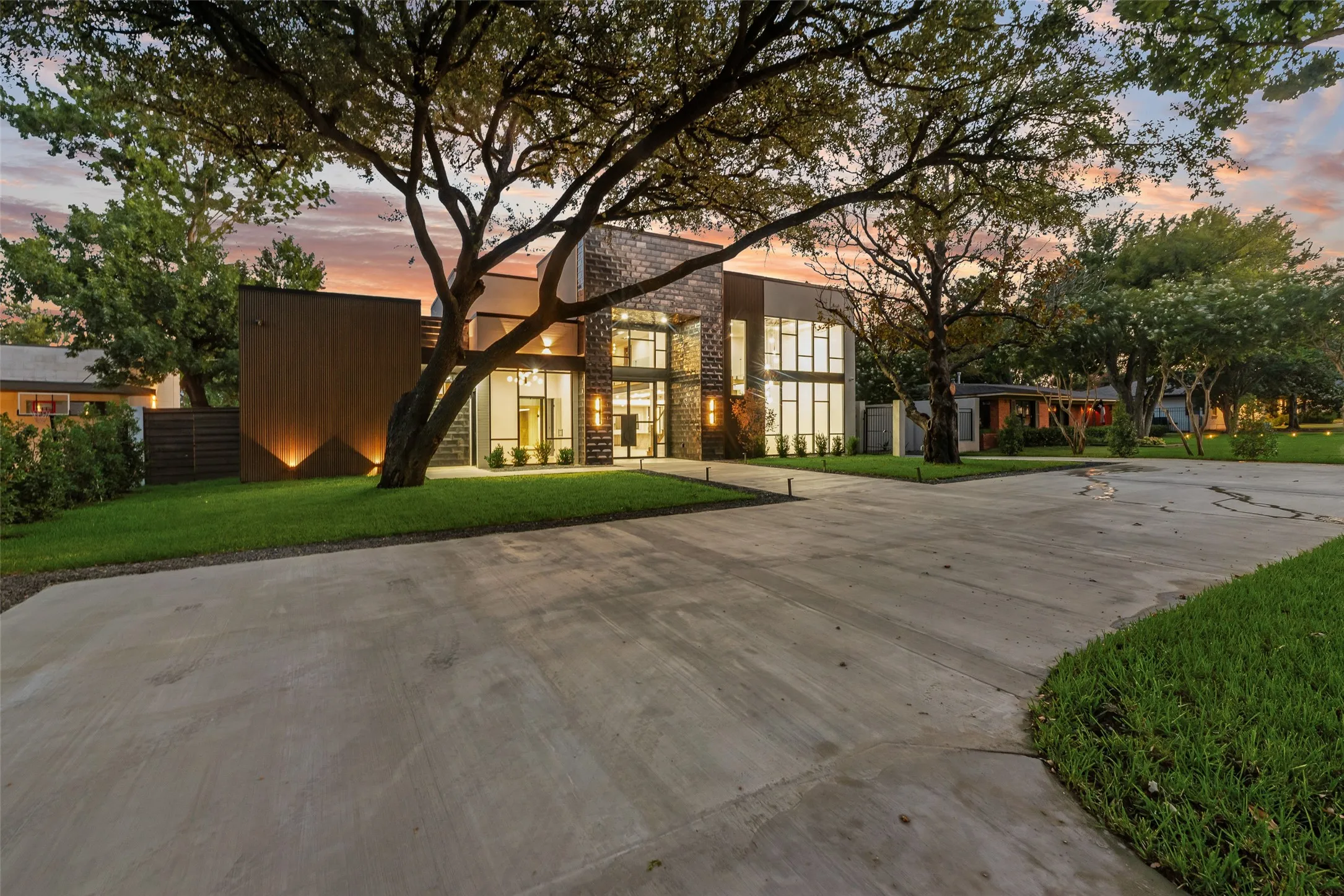 Single Family Residence For Sale in Dallas County , 7138 Azalea Lane, Dallas, Texas 75230, 6 Bedroom, 8 Bathroom, 3 Garage spaces, 7,888 Sqft, built in 2010, mls#21320249, Real Estate Agent in Dallas, Homes For Sale in Dallas county, Homes For Sale in Dallas, Realtor in Dallas Texas, Real Estate Brokerage Independent Realty Texas, Luminita Cordes Realtor