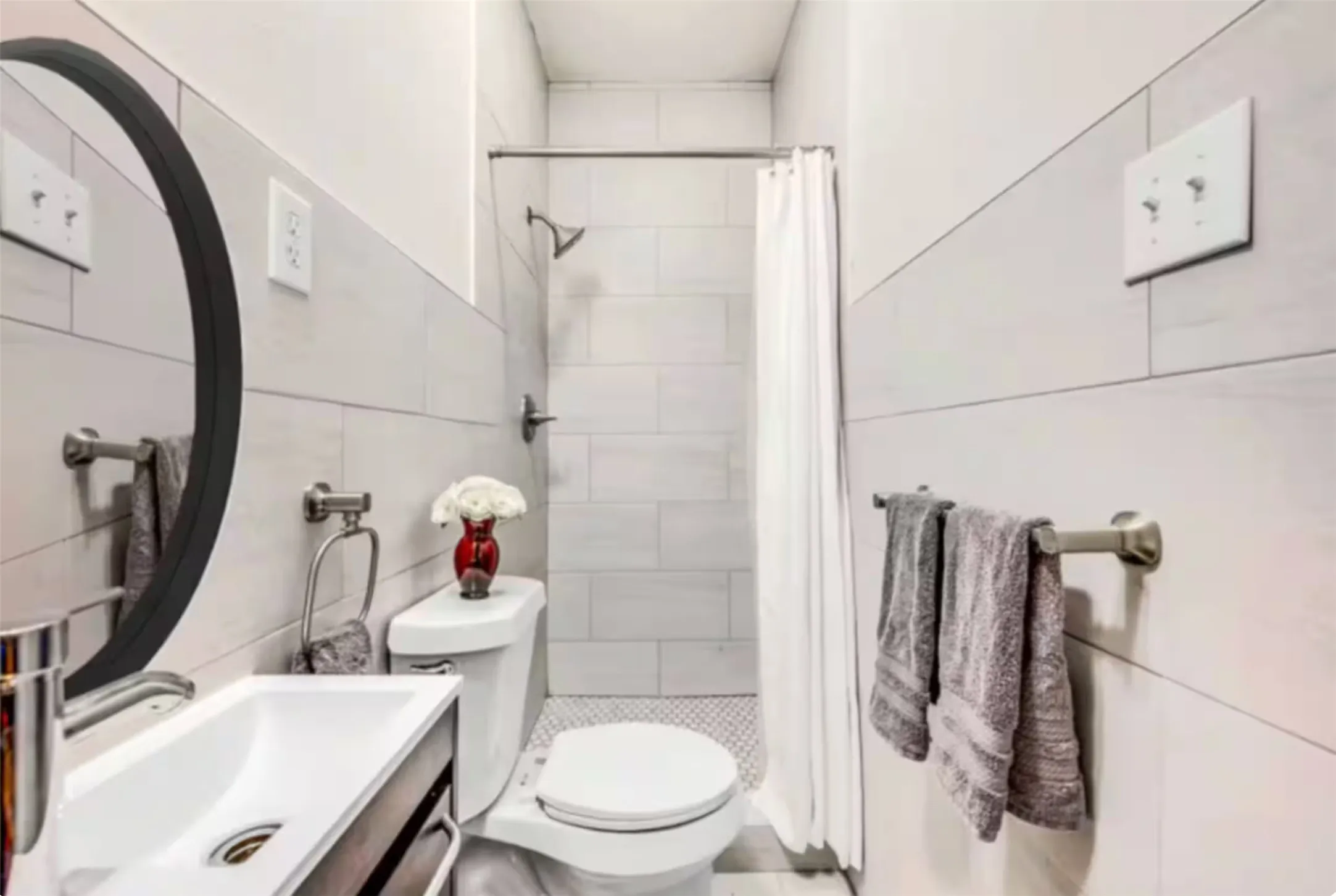 Single Family Residence For Rent in Dallas County , 4303 Vandelia Street, Dallas, Texas 75219, 3 Bedroom, 2 Bathroom, 2 Garage spaces, 1,864 Sqft, built in 1924, mls#21330532, Real Estate Agent in Dallas, Homes For Rent in Dallas county, Homes For Rent in Dallas, Realtor in Dallas Texas, Real Estate Brokerage Independent Realty Texas, Luminita Cordes Realtor