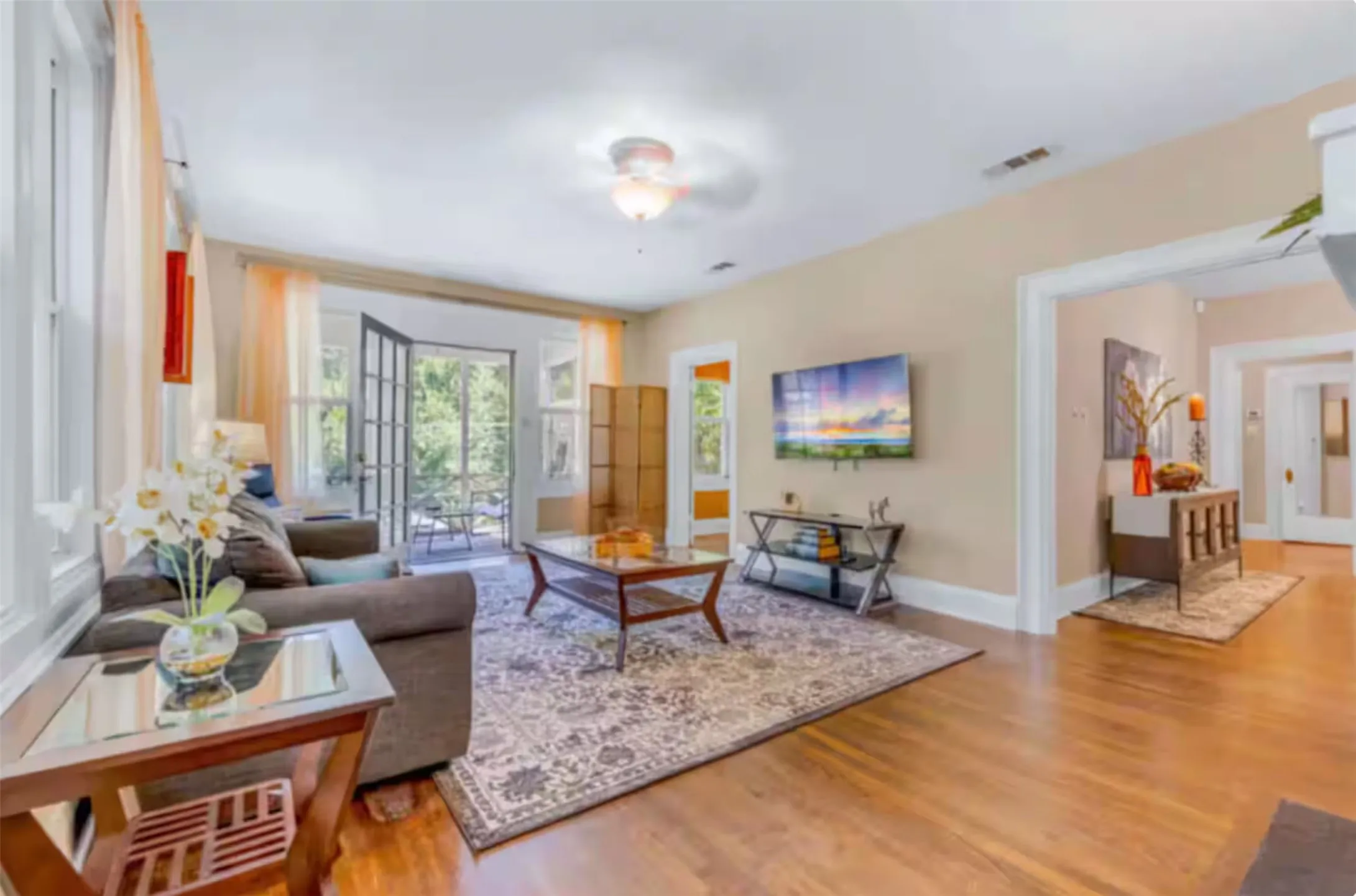 Single Family Residence For Rent in Dallas County , 4303 Vandelia Street, Dallas, Texas 75219, 3 Bedroom, 2 Bathroom, 2 Garage spaces, 1,864 Sqft, built in 1924, mls#21330532, Real Estate Agent in Dallas, Homes For Rent in Dallas county, Homes For Rent in Dallas, Realtor in Dallas Texas, Real Estate Brokerage Independent Realty Texas, Luminita Cordes Realtor