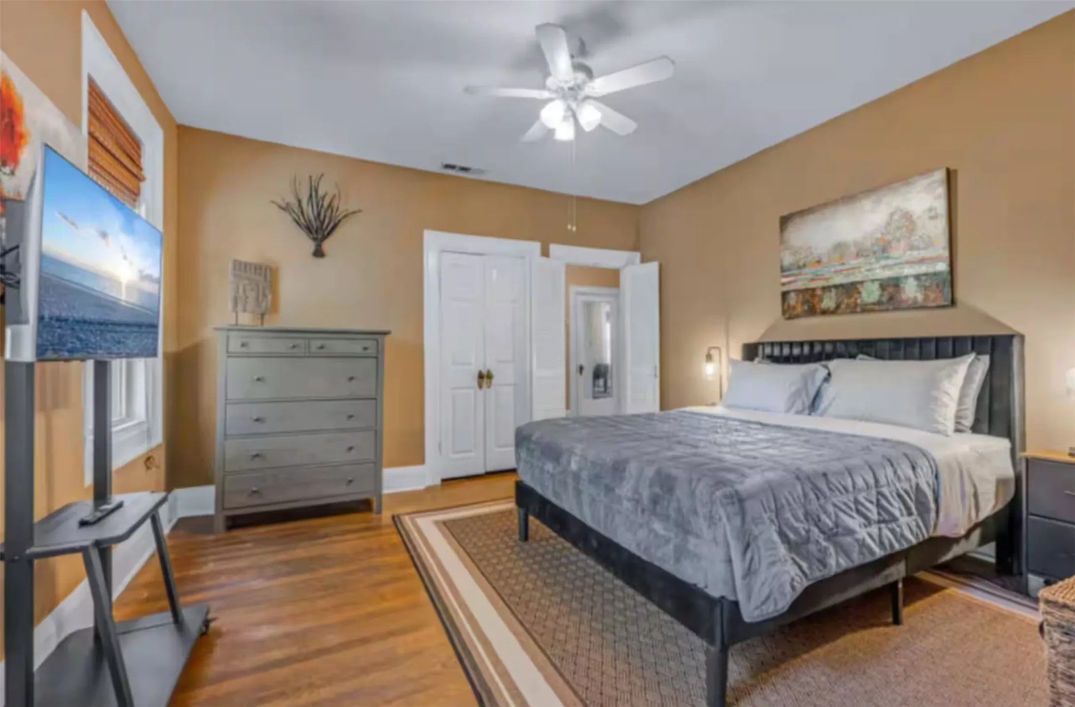 Single Family Residence For Rent in Dallas County , 4303 Vandelia Street, Dallas, Texas 75219, 3 Bedroom, 2 Bathroom, 2 Garage spaces, 1,864 Sqft, built in 1924, mls#21330532, Real Estate Agent in Dallas, Homes For Rent in Dallas county, Homes For Rent in Dallas, Realtor in Dallas Texas, Real Estate Brokerage Independent Realty Texas, Luminita Cordes Realtor
