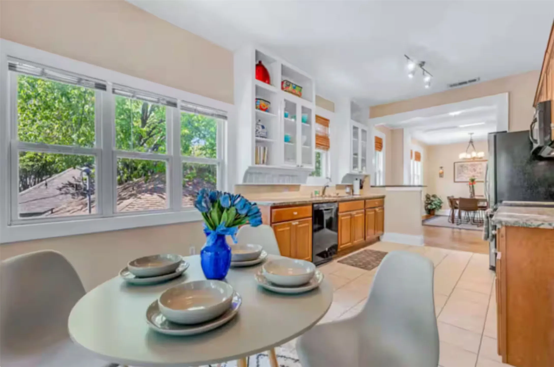 Single Family Residence For Rent in Dallas County , 4303 Vandelia Street, Dallas, Texas 75219, 3 Bedroom, 2 Bathroom, 2 Garage spaces, 1,864 Sqft, built in 1924, mls#21330532, Real Estate Agent in Dallas, Homes For Rent in Dallas county, Homes For Rent in Dallas, Realtor in Dallas Texas, Real Estate Brokerage Independent Realty Texas, Luminita Cordes Realtor