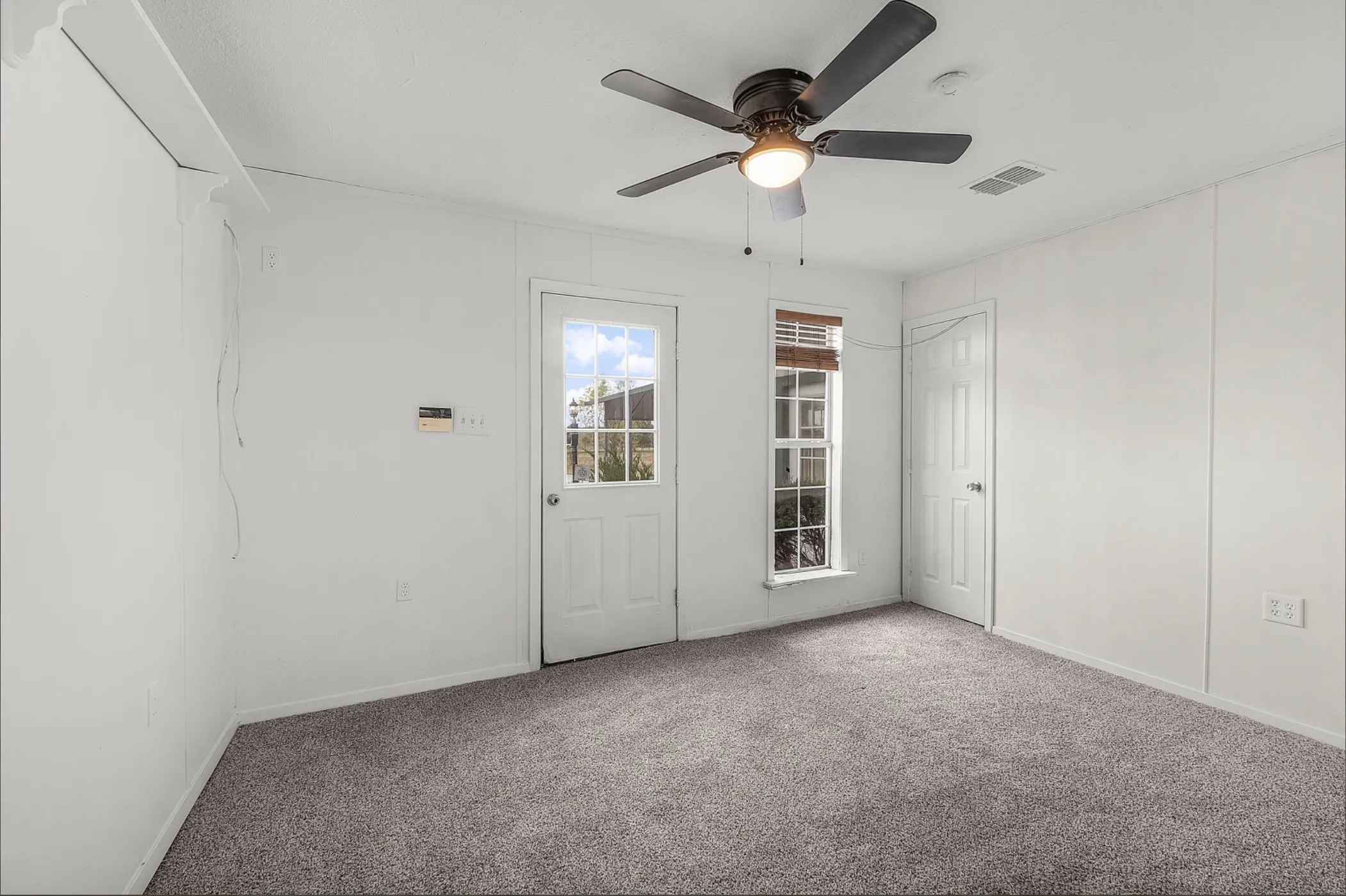 Single Family Residence For Sale in Parker County , 328 Creekview Meadows Drive, Springtown, Texas 76082, 2 Bedroom, 1 Bathroom, Garage spaces, 1,369 Sqft, built in 2008, mls#21330820, Real Estate Agent in Springtown, Homes For Sale in Parker county, Homes For Sale in Springtown, Realtor in Springtown Texas, Real Estate Brokerage Independent Realty Texas, Luminita Cordes Realtor
