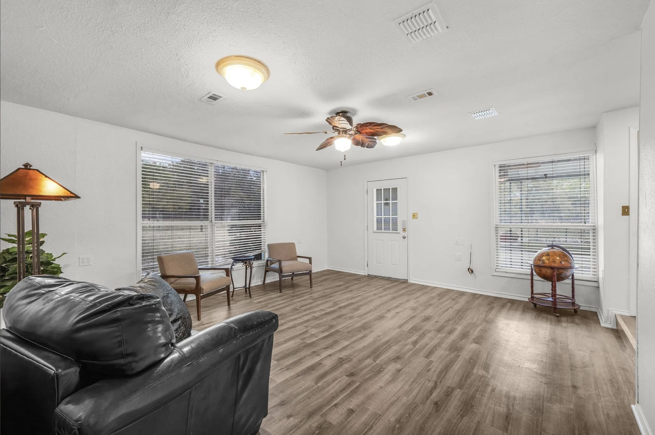 Single Family Residence For Sale in Parker County , 328 Creekview Meadows Drive, Springtown, Texas 76082, 2 Bedroom, 1 Bathroom, Garage spaces, 1,369 Sqft, built in 2008, mls#21330820, Real Estate Agent in Springtown, Homes For Sale in Parker county, Homes For Sale in Springtown, Realtor in Springtown Texas, Real Estate Brokerage Independent Realty Texas, Luminita Cordes Realtor