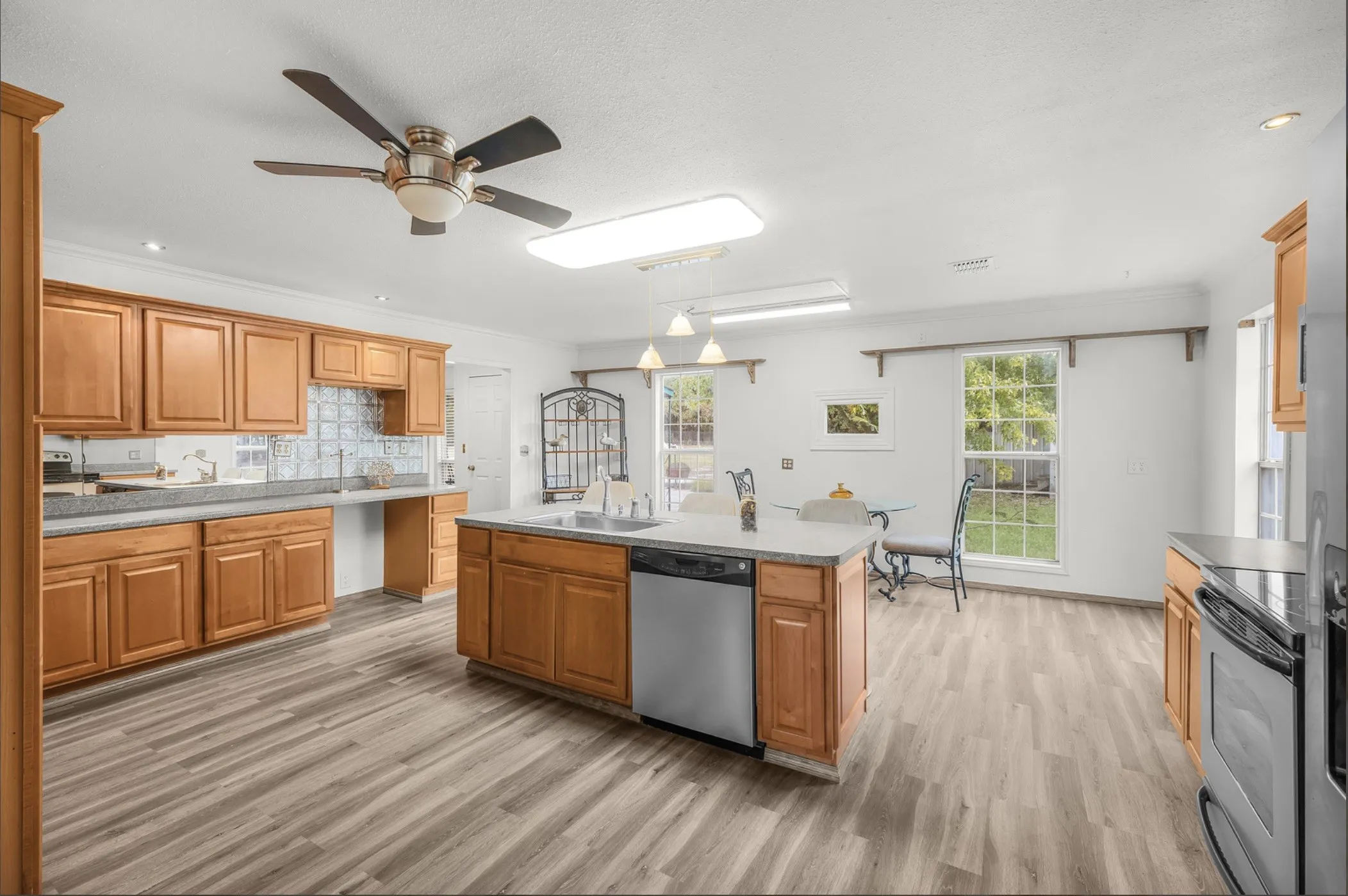Single Family Residence For Sale in Parker County , 328 Creekview Meadows Drive, Springtown, Texas 76082, 2 Bedroom, 1 Bathroom, Garage spaces, 1,369 Sqft, built in 2008, mls#21330820, Real Estate Agent in Springtown, Homes For Sale in Parker county, Homes For Sale in Springtown, Realtor in Springtown Texas, Real Estate Brokerage Independent Realty Texas, Luminita Cordes Realtor
