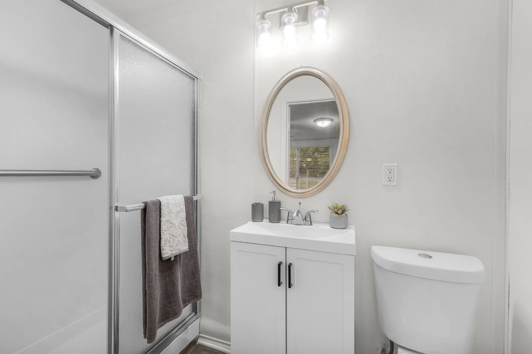 Single Family Residence For Sale in Parker County , 328 Creekview Meadows Drive, Springtown, Texas 76082, 2 Bedroom, 1 Bathroom, Garage spaces, 1,369 Sqft, built in 2008, mls#21330820, Real Estate Agent in Springtown, Homes For Sale in Parker county, Homes For Sale in Springtown, Realtor in Springtown Texas, Real Estate Brokerage Independent Realty Texas, Luminita Cordes Realtor