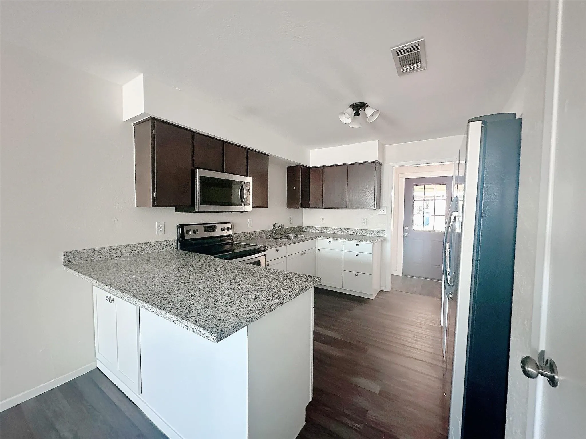 Duplex For Rent in Dallas County , 5512 Alexander Street, Sachse, Texas 75048, 2 Bedroom, 1 Bathroom, Garage spaces, 791 Sqft, built in 1980, mls#21330768, Real Estate Agent in Sachse, Homes For Rent in Dallas county, Homes For Rent in Sachse, Realtor in Sachse Texas, Real Estate Brokerage Independent Realty Texas, Luminita Cordes Realtor