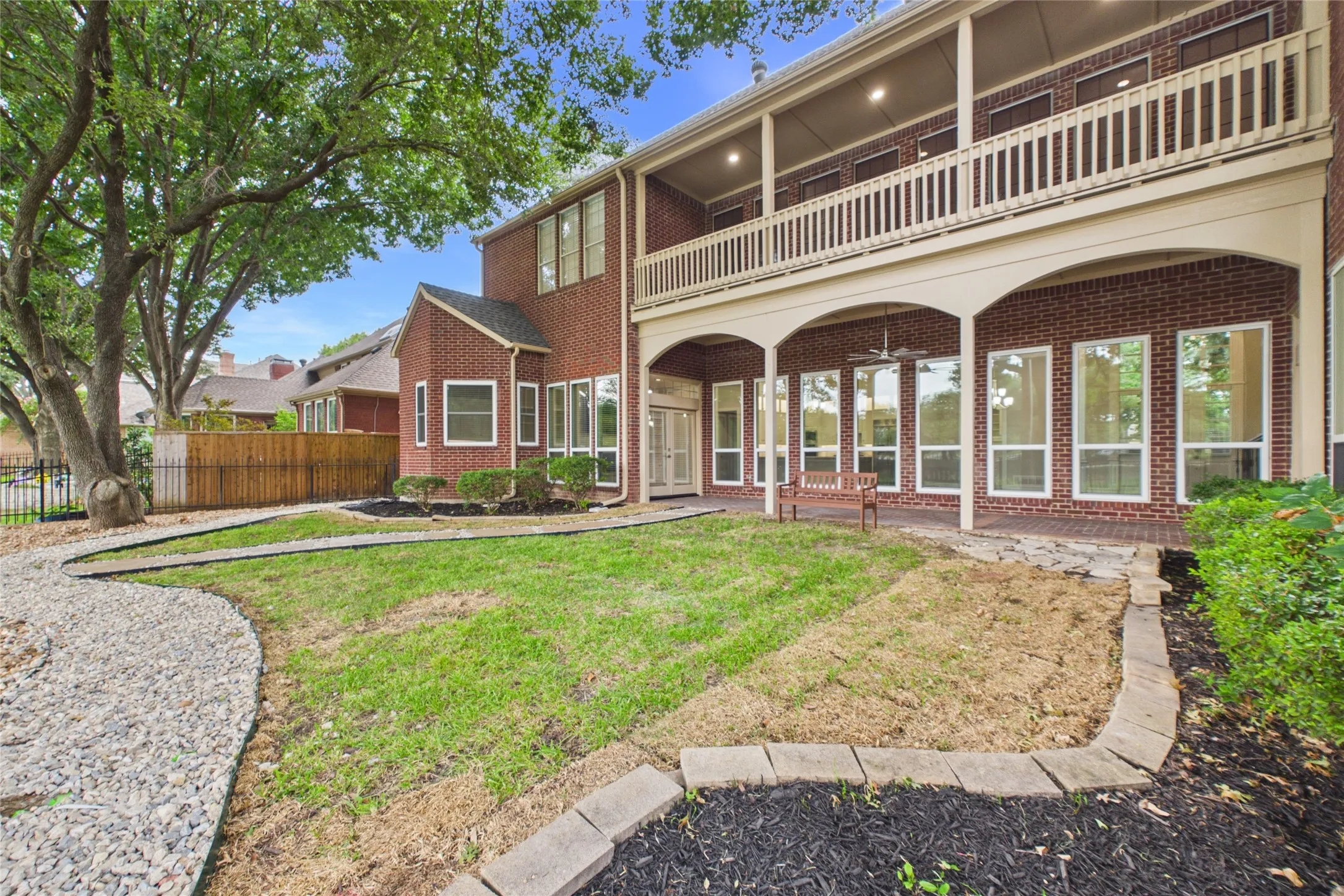 Single Family Residence For Sale in Collin County , 7005 Wellington Point Road, Mc Kinney, Texas 75072, 5 Bedroom, 5 Bathroom, 3 Garage spaces, 4,593 Sqft, built in 1993, mls#21327736, Real Estate Agent in Mc Kinney, Homes For Sale in Collin county, Homes For Sale in Mc Kinney, Realtor in Mc Kinney Texas, Real Estate Brokerage Independent Realty Texas, Luminita Cordes Realtor