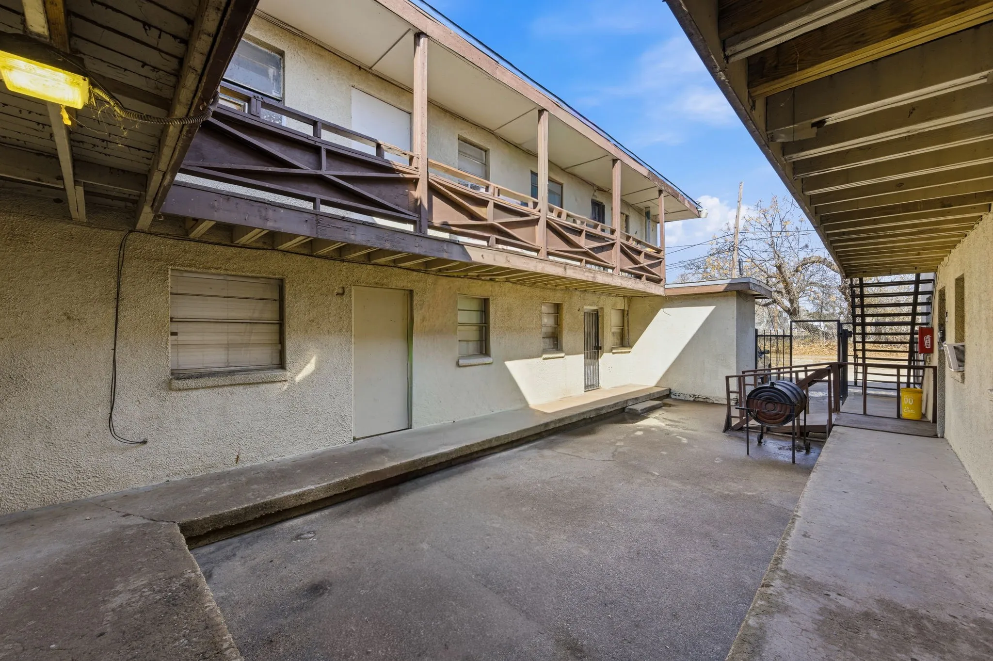 Apartment For Sale in Dallas County , 2718 Cleveland Street, Dallas, Texas 75215, 0, 0, Garage spaces, 0 Sqft, built in 1961, mls#21330836, Real Estate Agent in Dallas, Homes For Sale in Dallas county, Homes For Sale in Dallas, Realtor in Dallas Texas, Real Estate Brokerage Independent Realty Texas, Luminita Cordes Realtor