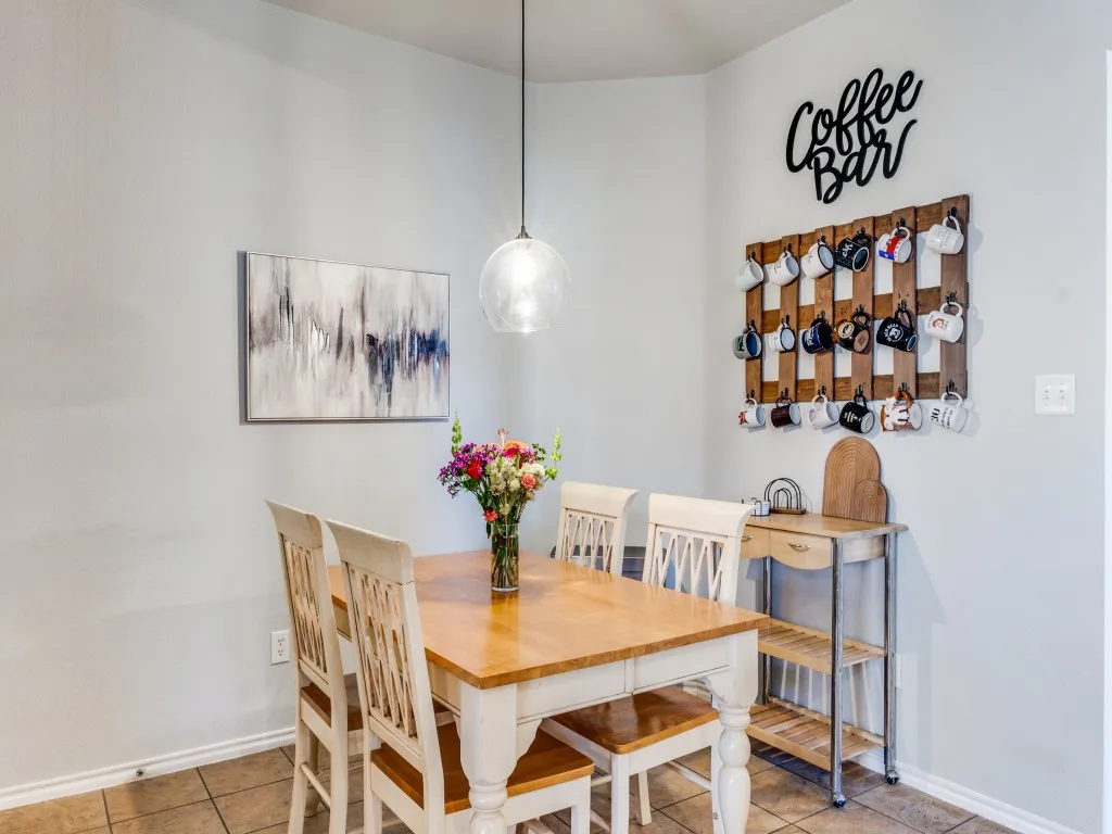 Spacious Breakfast room