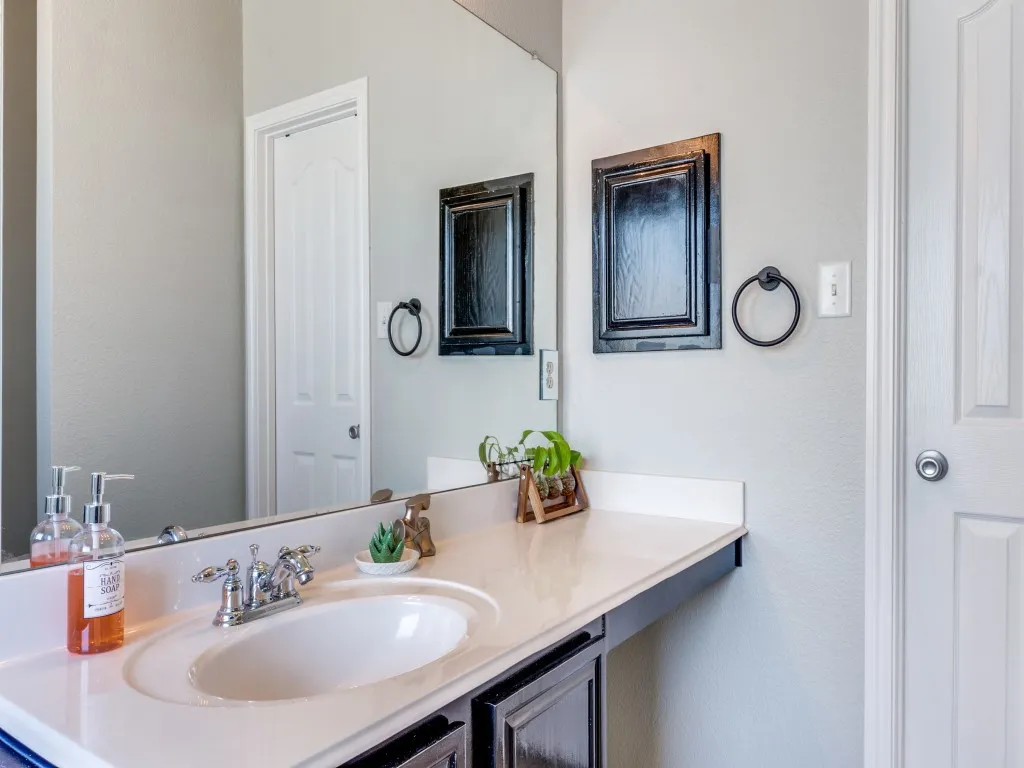 Single Family Residence For Sale in Denton County , 3532 Crisoforo Drive, Denton, Texas 76207, 4 Bedroom, 2 Bathroom, 2 Garage spaces, 1,917 Sqft, built in 2004, mls#21330586, Real Estate Agent in Denton, Homes For Sale in Denton county, Homes For Sale in Denton, Realtor in Denton Texas, Real Estate Brokerage Independent Realty Texas, Luminita Cordes Realtor