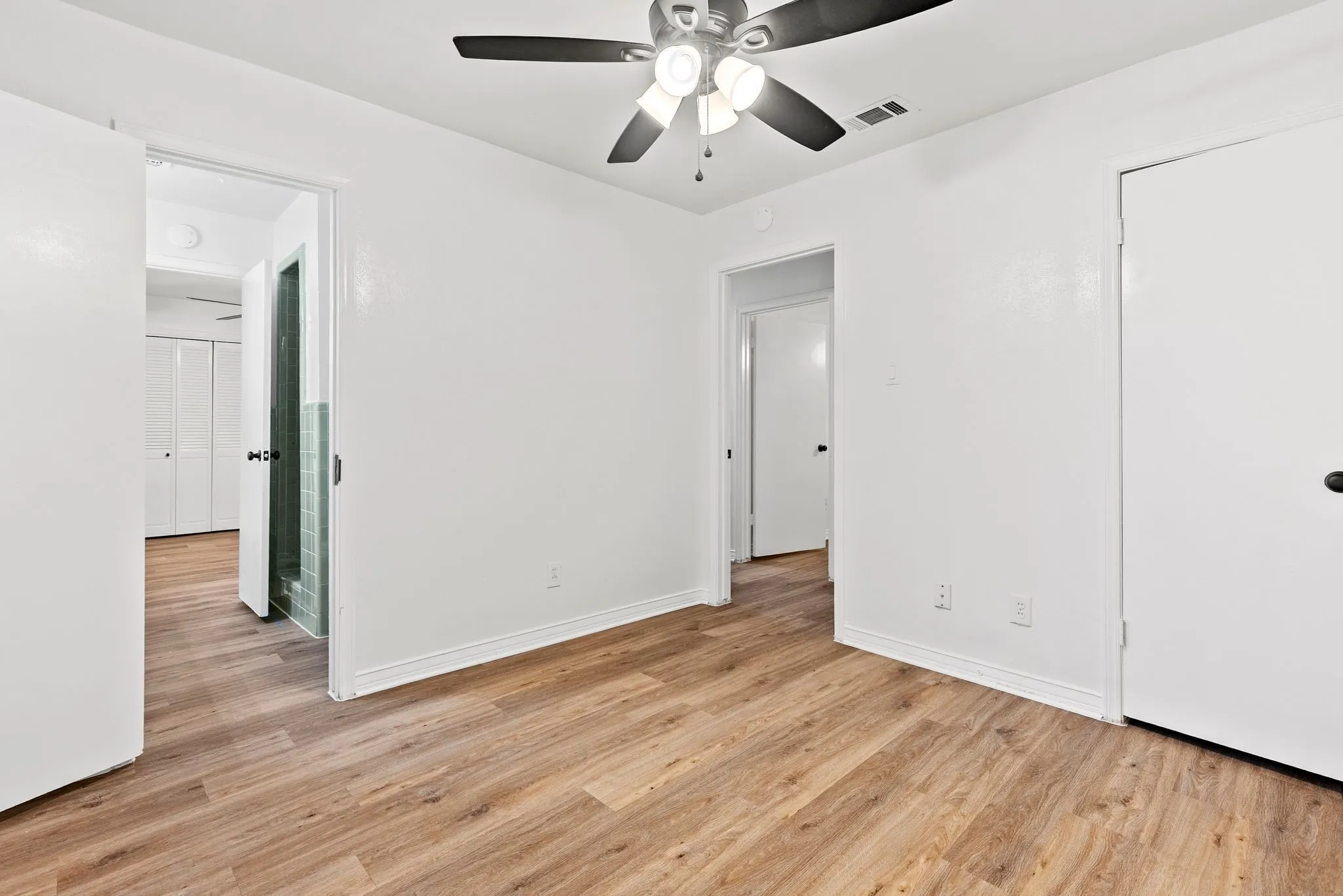 Single Family Residence For Rent in Hunt County , 3 Timberside Drive, Greenville, Texas 75402, 3 Bedroom, 2 Bathroom, 2 Garage spaces, 1,776 Sqft, built in 1966, mls#21330845, Real Estate Agent in Greenville, Homes For Rent in Hunt county, Homes For Rent in Greenville, Realtor in Greenville Texas, Real Estate Brokerage Independent Realty Texas, Luminita Cordes Realtor