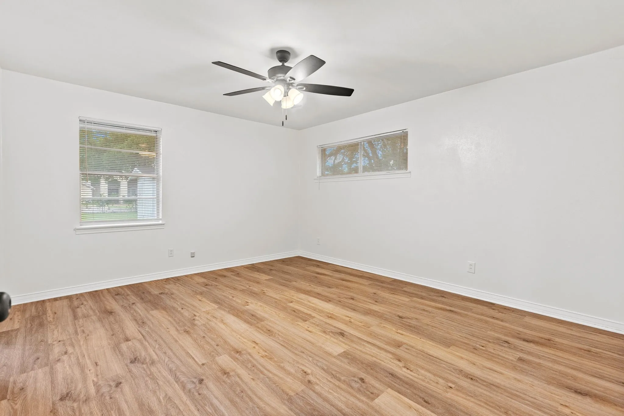 Single Family Residence For Rent in Hunt County , 3 Timberside Drive, Greenville, Texas 75402, 3 Bedroom, 2 Bathroom, 2 Garage spaces, 1,776 Sqft, built in 1966, mls#21330845, Real Estate Agent in Greenville, Homes For Rent in Hunt county, Homes For Rent in Greenville, Realtor in Greenville Texas, Real Estate Brokerage Independent Realty Texas, Luminita Cordes Realtor