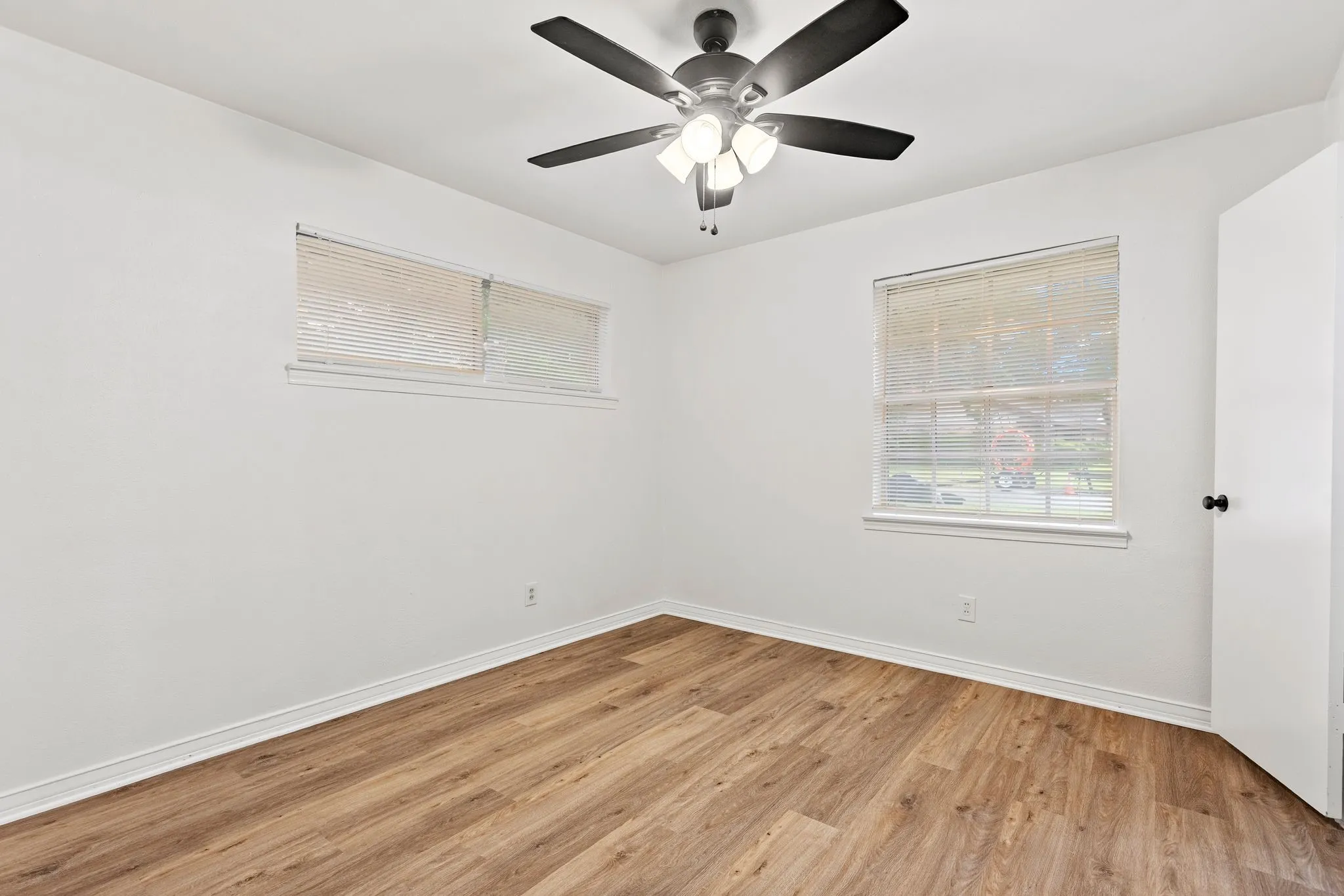 Single Family Residence For Rent in Hunt County , 3 Timberside Drive, Greenville, Texas 75402, 3 Bedroom, 2 Bathroom, 2 Garage spaces, 1,776 Sqft, built in 1966, mls#21330845, Real Estate Agent in Greenville, Homes For Rent in Hunt county, Homes For Rent in Greenville, Realtor in Greenville Texas, Real Estate Brokerage Independent Realty Texas, Luminita Cordes Realtor