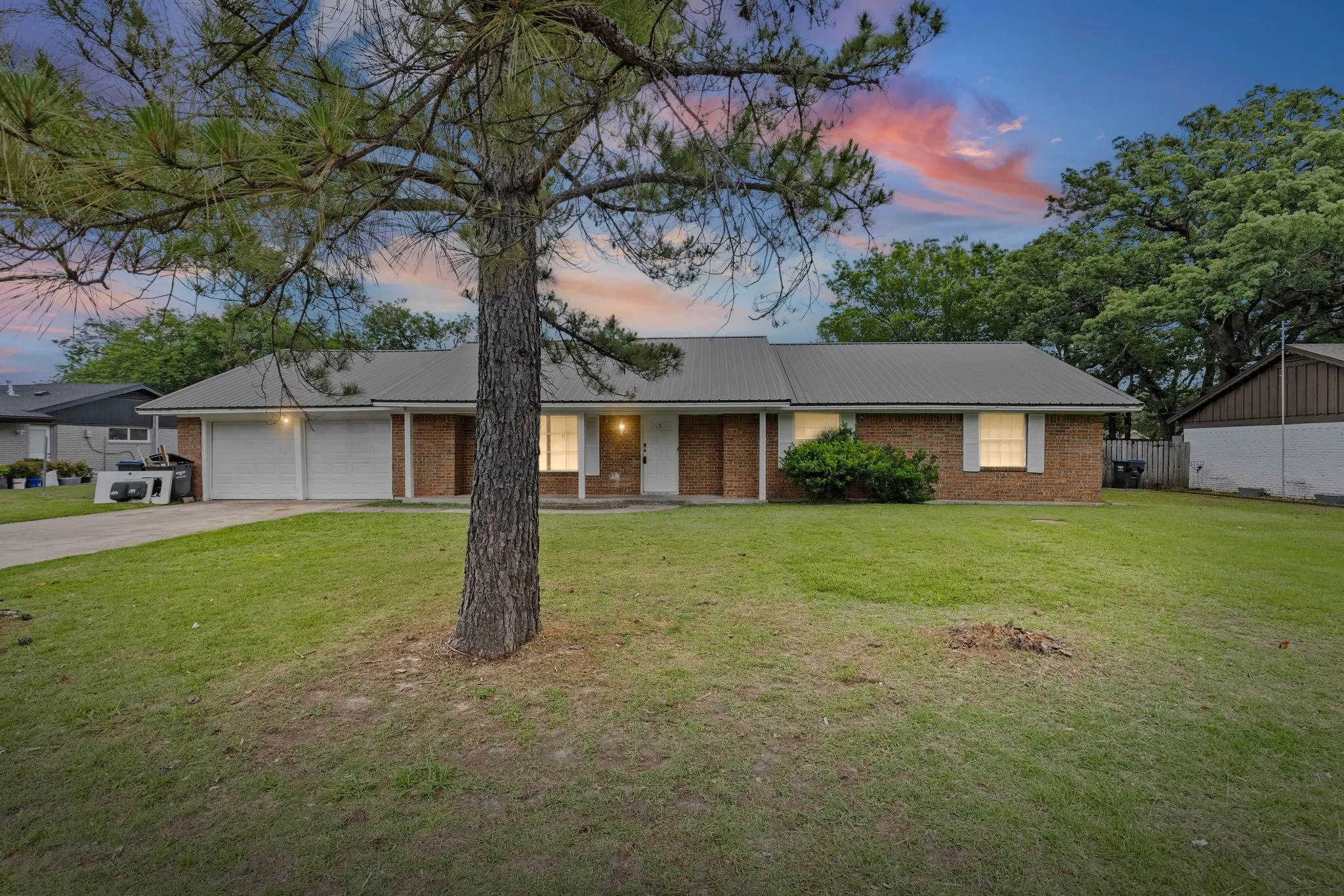 Single Family Residence For Rent in Hunt County , 3 Timberside Drive, Greenville, Texas 75402, 3 Bedroom, 2 Bathroom, 2 Garage spaces, 1,776 Sqft, built in 1966, mls#21330845, Real Estate Agent in Greenville, Homes For Rent in Hunt county, Homes For Rent in Greenville, Realtor in Greenville Texas, Real Estate Brokerage Independent Realty Texas, Luminita Cordes Realtor