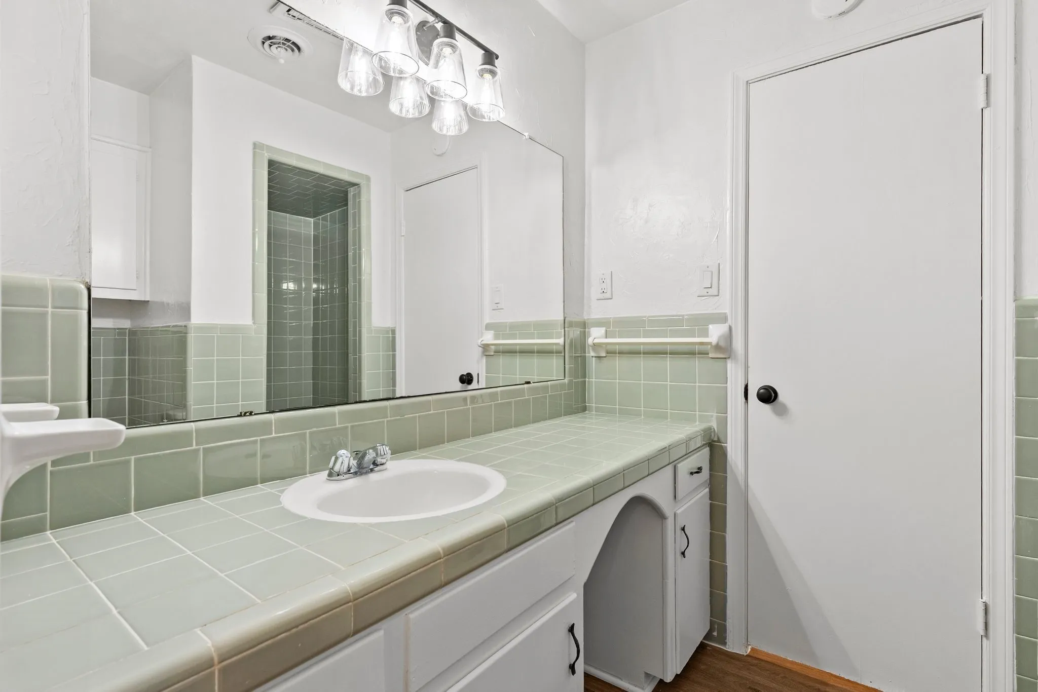 Single Family Residence For Rent in Hunt County , 3 Timberside Drive, Greenville, Texas 75402, 3 Bedroom, 2 Bathroom, 2 Garage spaces, 1,776 Sqft, built in 1966, mls#21330845, Real Estate Agent in Greenville, Homes For Rent in Hunt county, Homes For Rent in Greenville, Realtor in Greenville Texas, Real Estate Brokerage Independent Realty Texas, Luminita Cordes Realtor