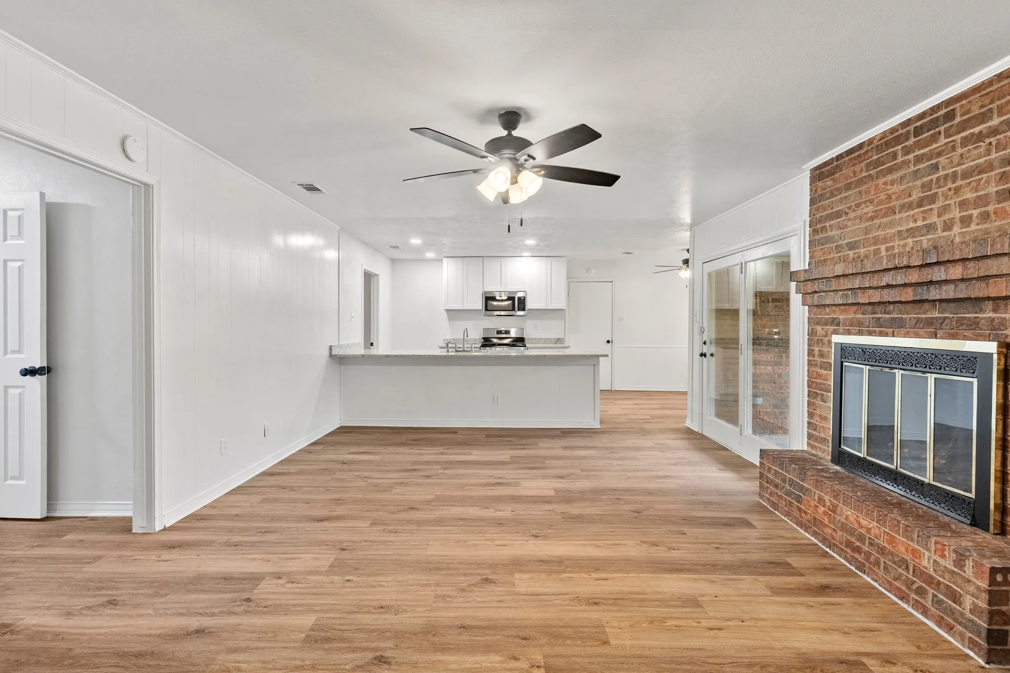 Single Family Residence For Rent in Hunt County , 3 Timberside Drive, Greenville, Texas 75402, 3 Bedroom, 2 Bathroom, 2 Garage spaces, 1,776 Sqft, built in 1966, mls#21330845, Real Estate Agent in Greenville, Homes For Rent in Hunt county, Homes For Rent in Greenville, Realtor in Greenville Texas, Real Estate Brokerage Independent Realty Texas, Luminita Cordes Realtor