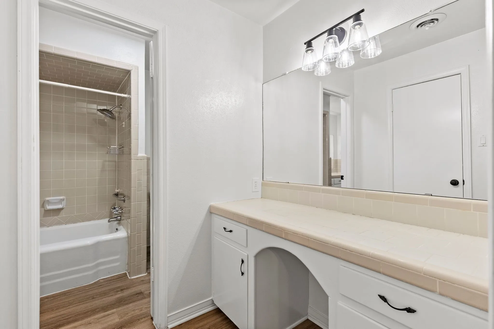 Single Family Residence For Rent in Hunt County , 3 Timberside Drive, Greenville, Texas 75402, 3 Bedroom, 2 Bathroom, 2 Garage spaces, 1,776 Sqft, built in 1966, mls#21330845, Real Estate Agent in Greenville, Homes For Rent in Hunt county, Homes For Rent in Greenville, Realtor in Greenville Texas, Real Estate Brokerage Independent Realty Texas, Luminita Cordes Realtor