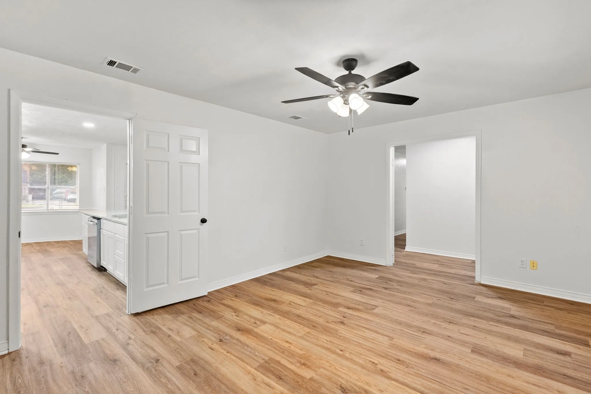 Single Family Residence For Rent in Hunt County , 3 Timberside Drive, Greenville, Texas 75402, 3 Bedroom, 2 Bathroom, 2 Garage spaces, 1,776 Sqft, built in 1966, mls#21330845, Real Estate Agent in Greenville, Homes For Rent in Hunt county, Homes For Rent in Greenville, Realtor in Greenville Texas, Real Estate Brokerage Independent Realty Texas, Luminita Cordes Realtor
