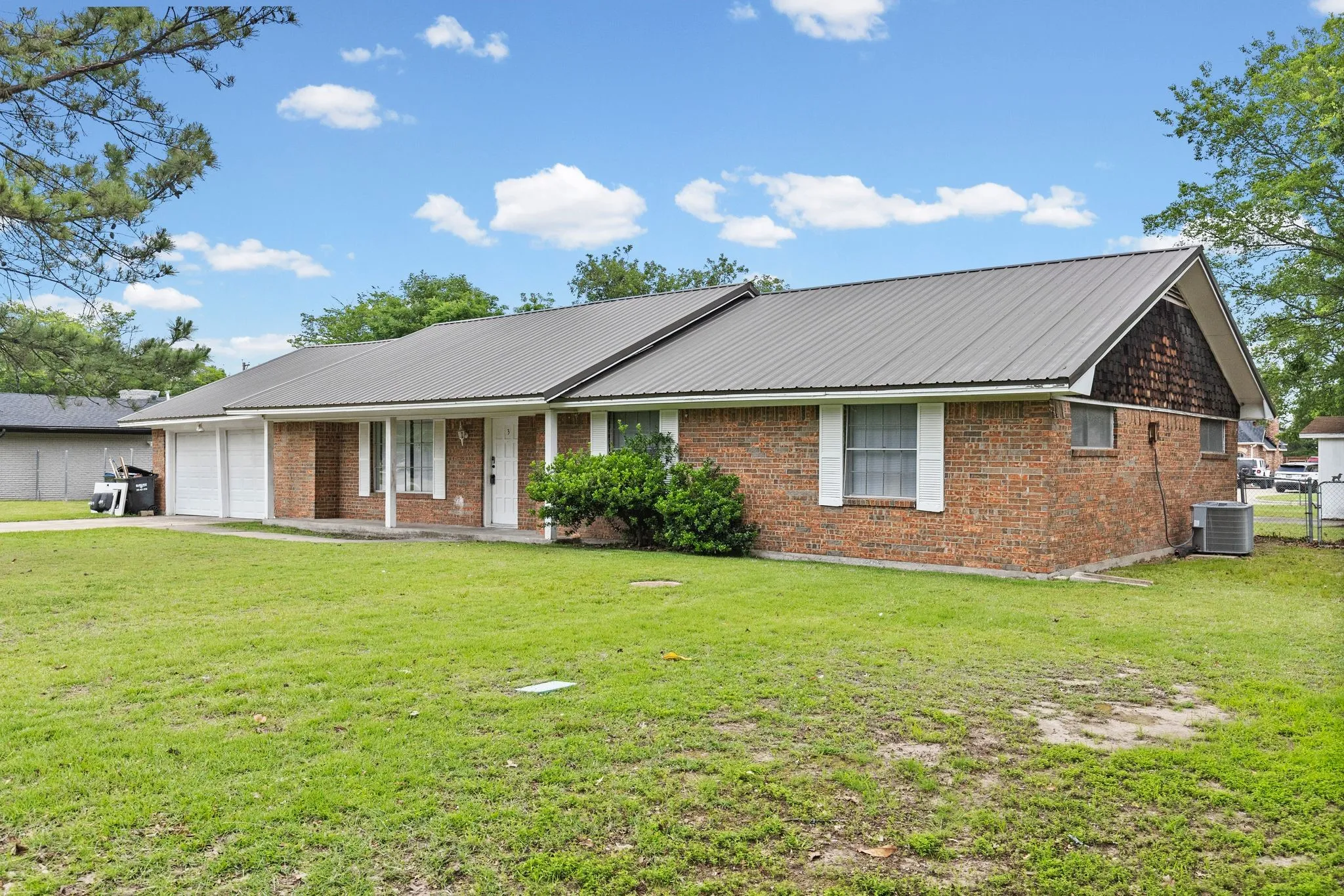 Single Family Residence For Rent in Hunt County , 3 Timberside Drive, Greenville, Texas 75402, 3 Bedroom, 2 Bathroom, 2 Garage spaces, 1,776 Sqft, built in 1966, mls#21330845, Real Estate Agent in Greenville, Homes For Rent in Hunt county, Homes For Rent in Greenville, Realtor in Greenville Texas, Real Estate Brokerage Independent Realty Texas, Luminita Cordes Realtor