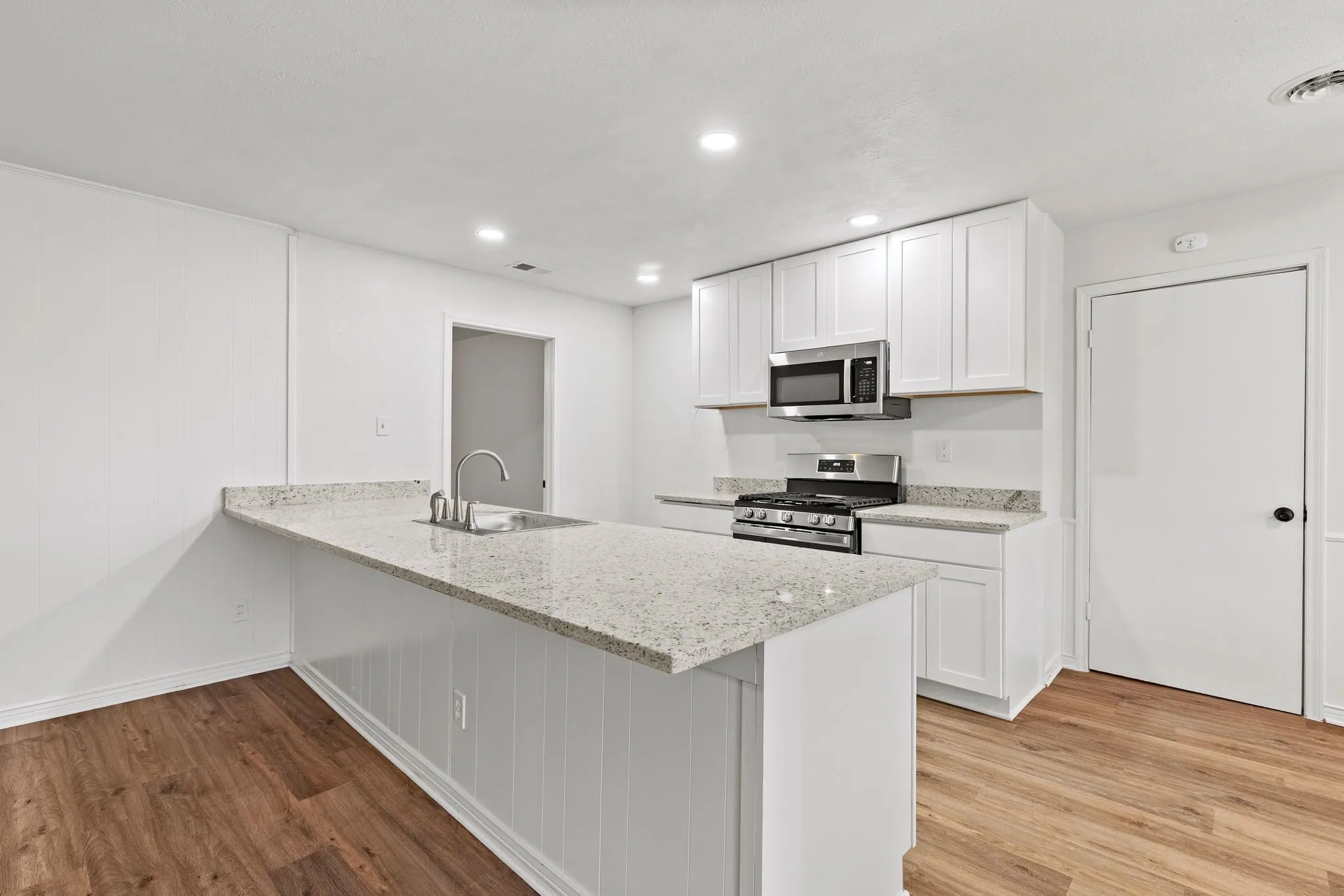 Single Family Residence For Rent in Hunt County , 3 Timberside Drive, Greenville, Texas 75402, 3 Bedroom, 2 Bathroom, 2 Garage spaces, 1,776 Sqft, built in 1966, mls#21330845, Real Estate Agent in Greenville, Homes For Rent in Hunt county, Homes For Rent in Greenville, Realtor in Greenville Texas, Real Estate Brokerage Independent Realty Texas, Luminita Cordes Realtor