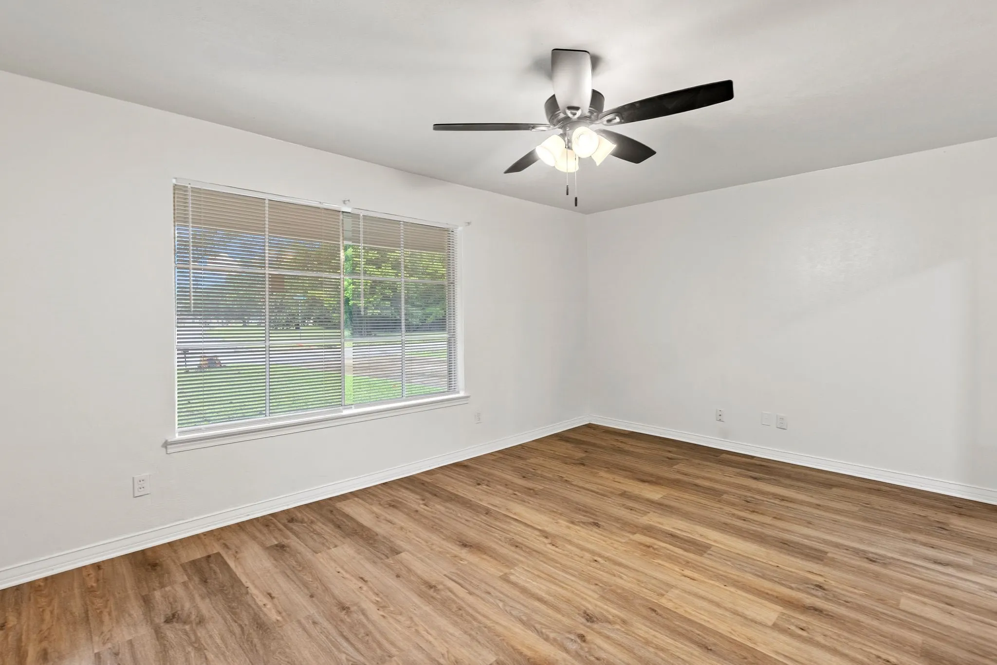 Single Family Residence For Rent in Hunt County , 3 Timberside Drive, Greenville, Texas 75402, 3 Bedroom, 2 Bathroom, 2 Garage spaces, 1,776 Sqft, built in 1966, mls#21330845, Real Estate Agent in Greenville, Homes For Rent in Hunt county, Homes For Rent in Greenville, Realtor in Greenville Texas, Real Estate Brokerage Independent Realty Texas, Luminita Cordes Realtor