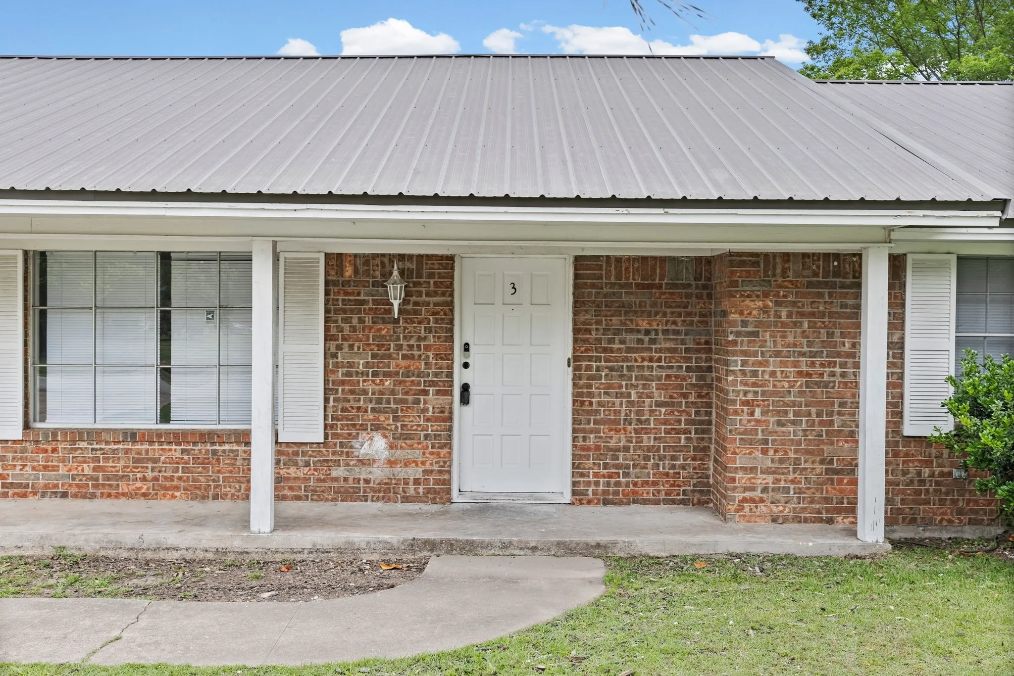 Single Family Residence For Rent in Hunt County , 3 Timberside Drive, Greenville, Texas 75402, 3 Bedroom, 2 Bathroom, 2 Garage spaces, 1,776 Sqft, built in 1966, mls#21330845, Real Estate Agent in Greenville, Homes For Rent in Hunt county, Homes For Rent in Greenville, Realtor in Greenville Texas, Real Estate Brokerage Independent Realty Texas, Luminita Cordes Realtor