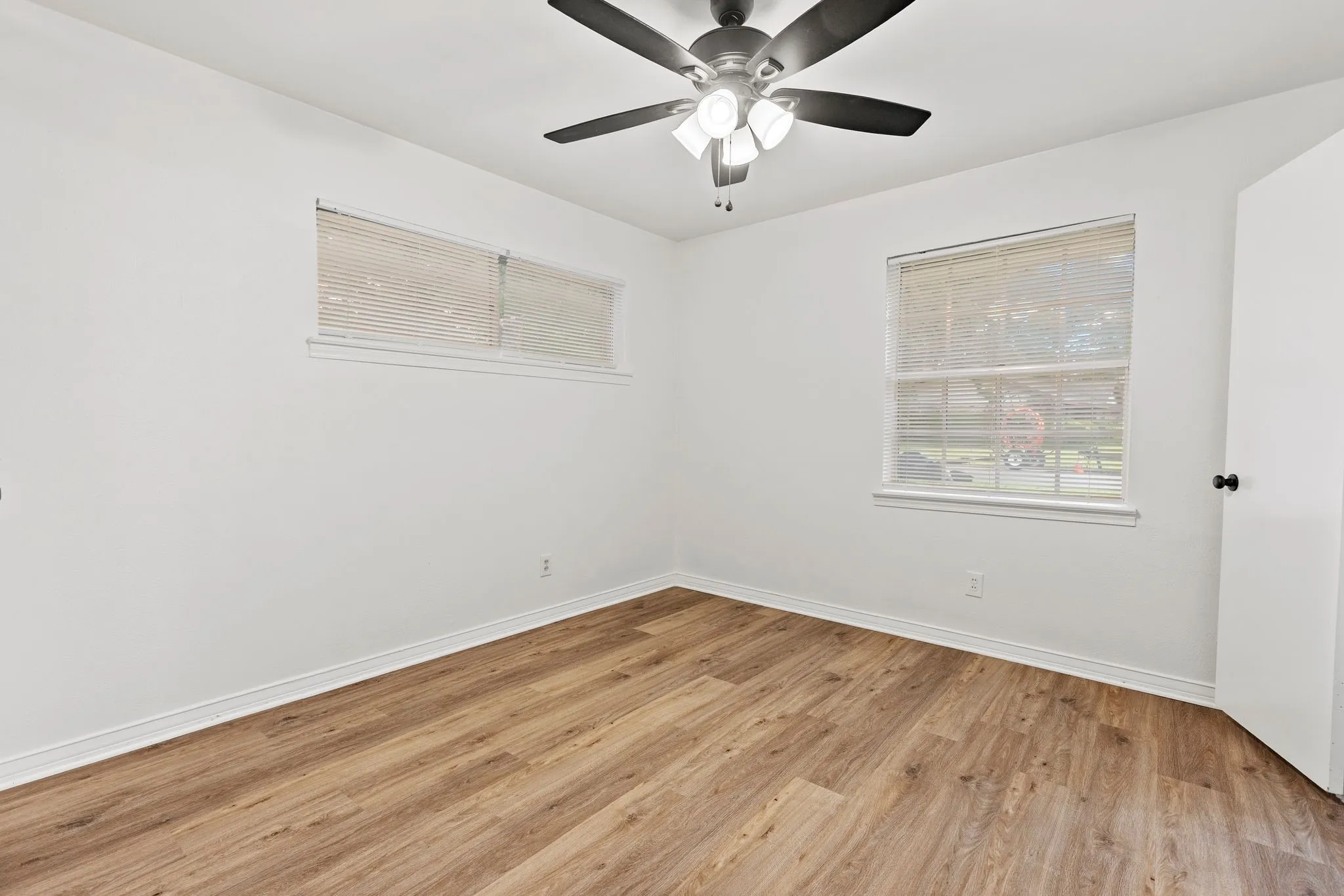 Single Family Residence For Rent in Hunt County , 3 Timberside Drive, Greenville, Texas 75402, 3 Bedroom, 2 Bathroom, 2 Garage spaces, 1,776 Sqft, built in 1966, mls#21330845, Real Estate Agent in Greenville, Homes For Rent in Hunt county, Homes For Rent in Greenville, Realtor in Greenville Texas, Real Estate Brokerage Independent Realty Texas, Luminita Cordes Realtor