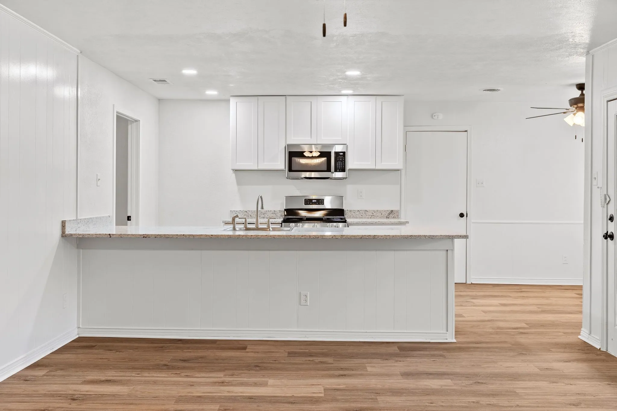 Single Family Residence For Rent in Hunt County , 3 Timberside Drive, Greenville, Texas 75402, 3 Bedroom, 2 Bathroom, 2 Garage spaces, 1,776 Sqft, built in 1966, mls#21330845, Real Estate Agent in Greenville, Homes For Rent in Hunt county, Homes For Rent in Greenville, Realtor in Greenville Texas, Real Estate Brokerage Independent Realty Texas, Luminita Cordes Realtor