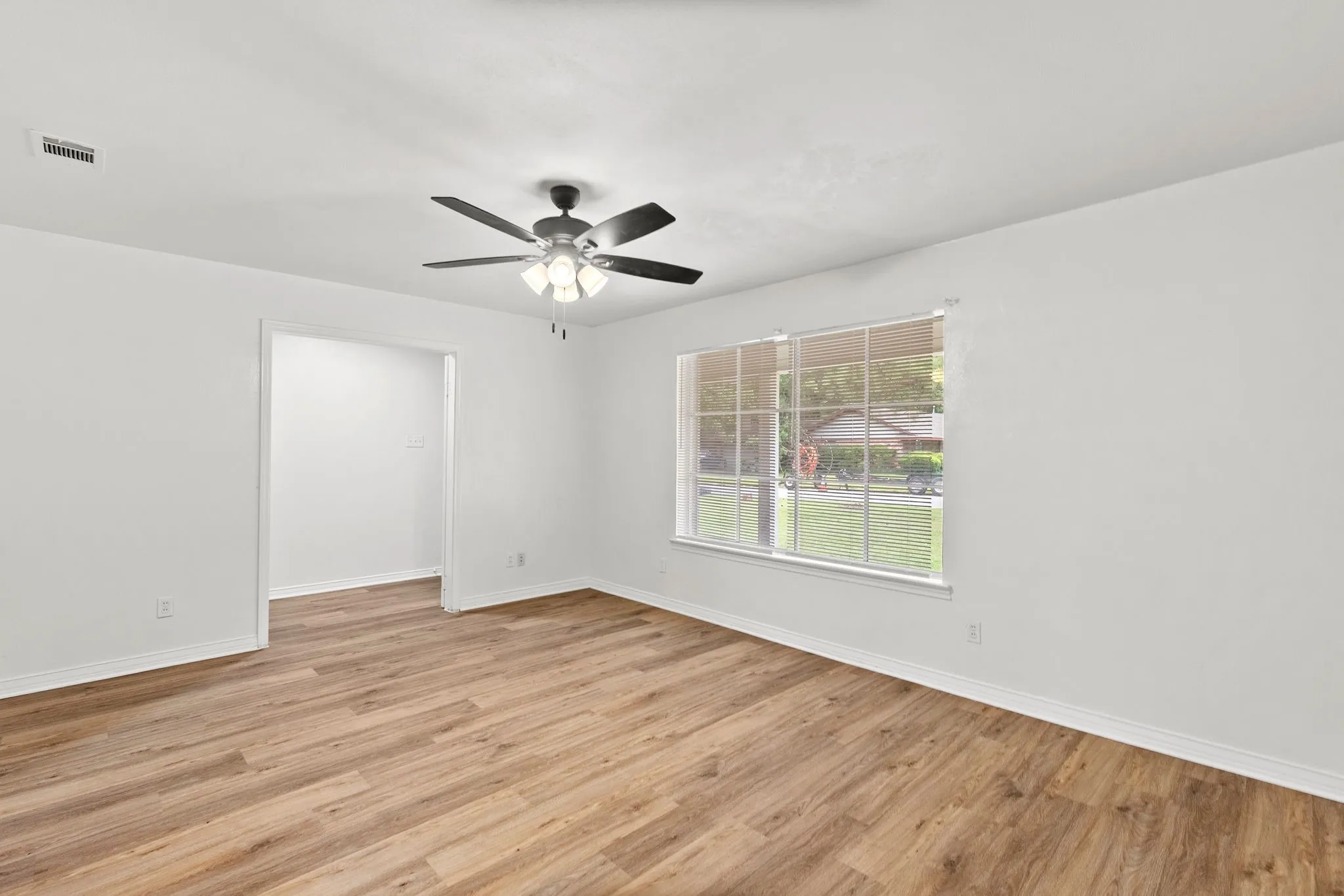 Single Family Residence For Rent in Hunt County , 3 Timberside Drive, Greenville, Texas 75402, 3 Bedroom, 2 Bathroom, 2 Garage spaces, 1,776 Sqft, built in 1966, mls#21330845, Real Estate Agent in Greenville, Homes For Rent in Hunt county, Homes For Rent in Greenville, Realtor in Greenville Texas, Real Estate Brokerage Independent Realty Texas, Luminita Cordes Realtor