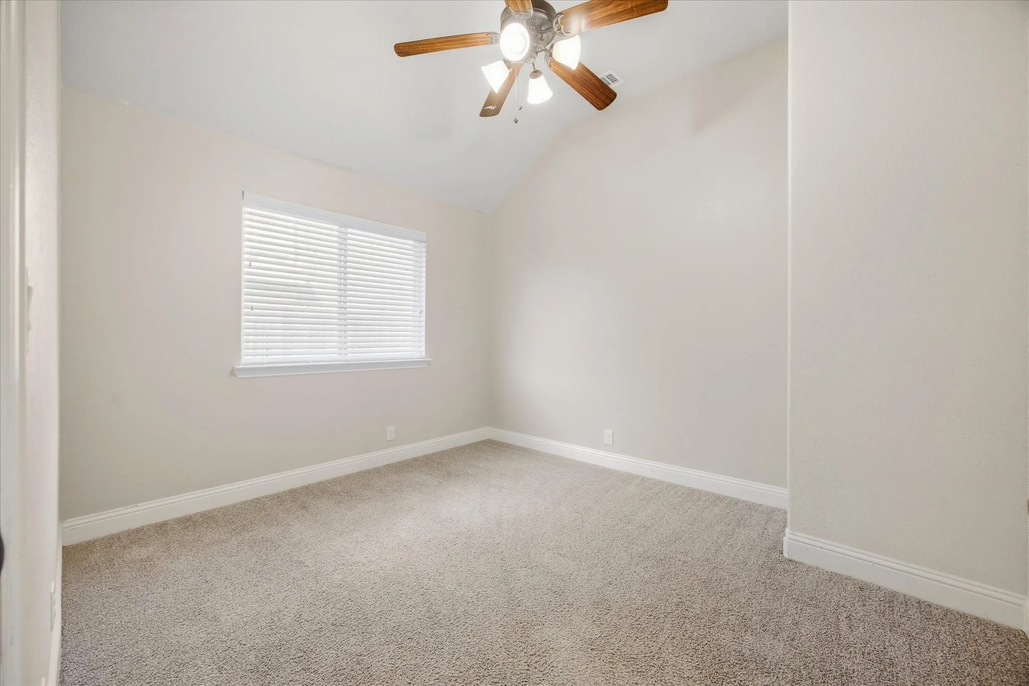 Single Family Residence For Rent in Kaufman County , 3011 Winecup Court, Heartland, Texas 75126, 3 Bedroom, 2 Bathroom, 2 Garage spaces, 1,506 Sqft, built in 2016, mls#21330853, Real Estate Agent in Heartland, Homes For Rent in Kaufman county, Homes For Rent in Heartland, Realtor in Heartland Texas, Real Estate Brokerage Independent Realty Texas, Luminita Cordes Realtor