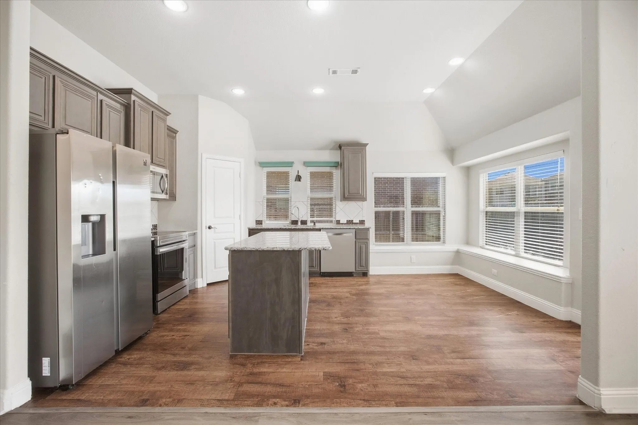 Single Family Residence For Rent in Kaufman County , 3011 Winecup Court, Heartland, Texas 75126, 3 Bedroom, 2 Bathroom, 2 Garage spaces, 1,506 Sqft, built in 2016, mls#21330853, Real Estate Agent in Heartland, Homes For Rent in Kaufman county, Homes For Rent in Heartland, Realtor in Heartland Texas, Real Estate Brokerage Independent Realty Texas, Luminita Cordes Realtor