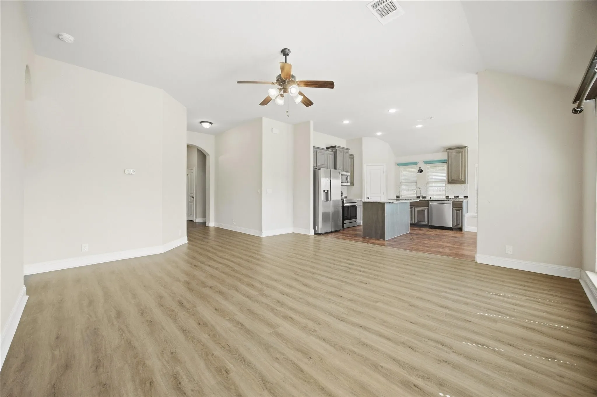 Single Family Residence For Rent in Kaufman County , 3011 Winecup Court, Heartland, Texas 75126, 3 Bedroom, 2 Bathroom, 2 Garage spaces, 1,506 Sqft, built in 2016, mls#21330853, Real Estate Agent in Heartland, Homes For Rent in Kaufman county, Homes For Rent in Heartland, Realtor in Heartland Texas, Real Estate Brokerage Independent Realty Texas, Luminita Cordes Realtor