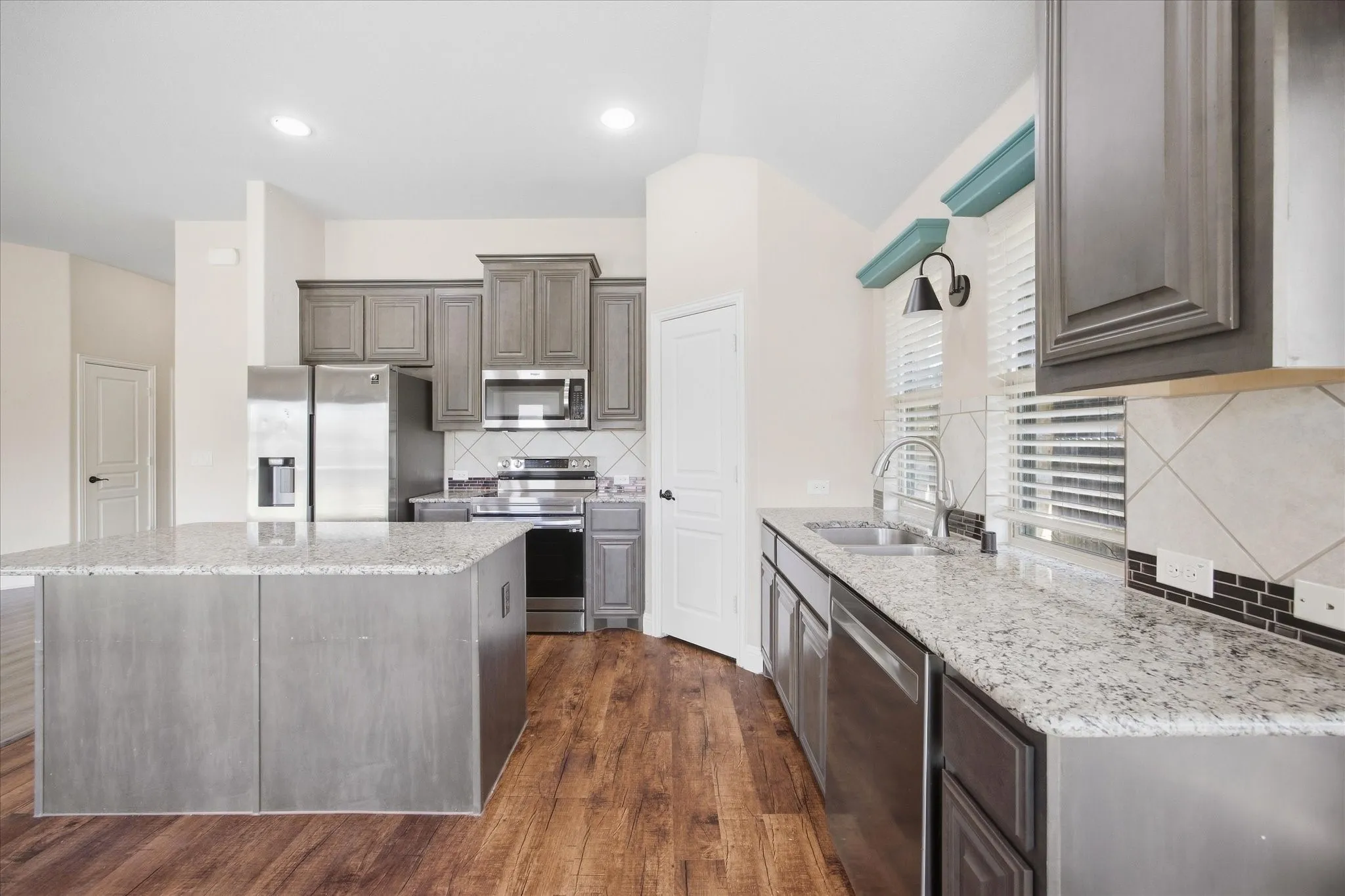 Single Family Residence For Rent in Kaufman County , 3011 Winecup Court, Heartland, Texas 75126, 3 Bedroom, 2 Bathroom, 2 Garage spaces, 1,506 Sqft, built in 2016, mls#21330853, Real Estate Agent in Heartland, Homes For Rent in Kaufman county, Homes For Rent in Heartland, Realtor in Heartland Texas, Real Estate Brokerage Independent Realty Texas, Luminita Cordes Realtor