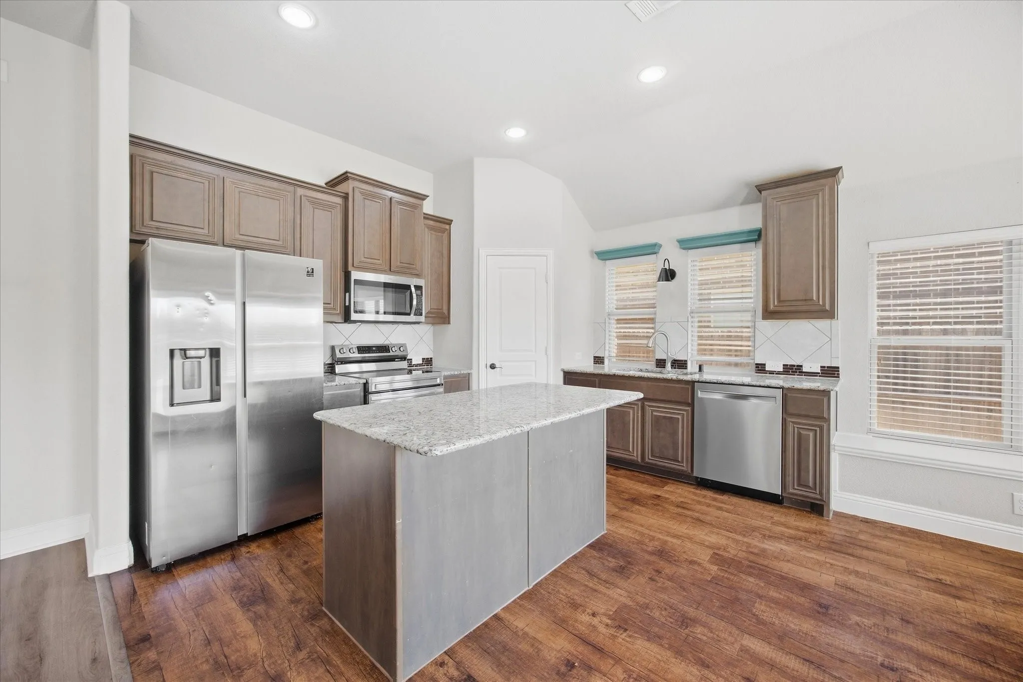 Single Family Residence For Rent in Kaufman County , 3011 Winecup Court, Heartland, Texas 75126, 3 Bedroom, 2 Bathroom, 2 Garage spaces, 1,506 Sqft, built in 2016, mls#21330853, Real Estate Agent in Heartland, Homes For Rent in Kaufman county, Homes For Rent in Heartland, Realtor in Heartland Texas, Real Estate Brokerage Independent Realty Texas, Luminita Cordes Realtor