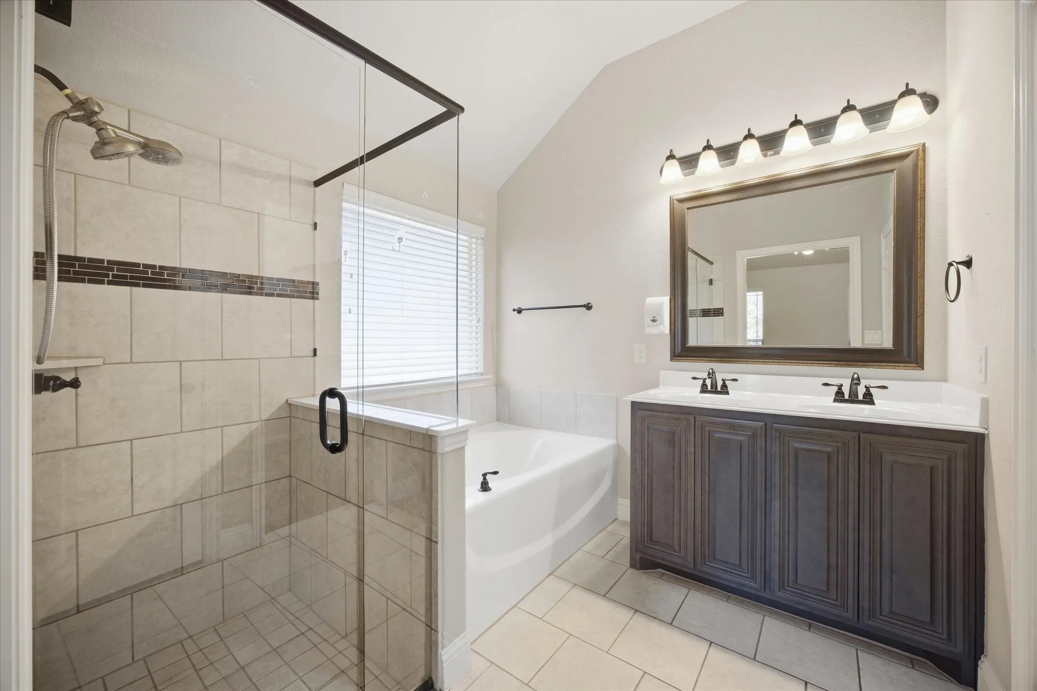 Single Family Residence For Rent in Kaufman County , 3011 Winecup Court, Heartland, Texas 75126, 3 Bedroom, 2 Bathroom, 2 Garage spaces, 1,506 Sqft, built in 2016, mls#21330853, Real Estate Agent in Heartland, Homes For Rent in Kaufman county, Homes For Rent in Heartland, Realtor in Heartland Texas, Real Estate Brokerage Independent Realty Texas, Luminita Cordes Realtor