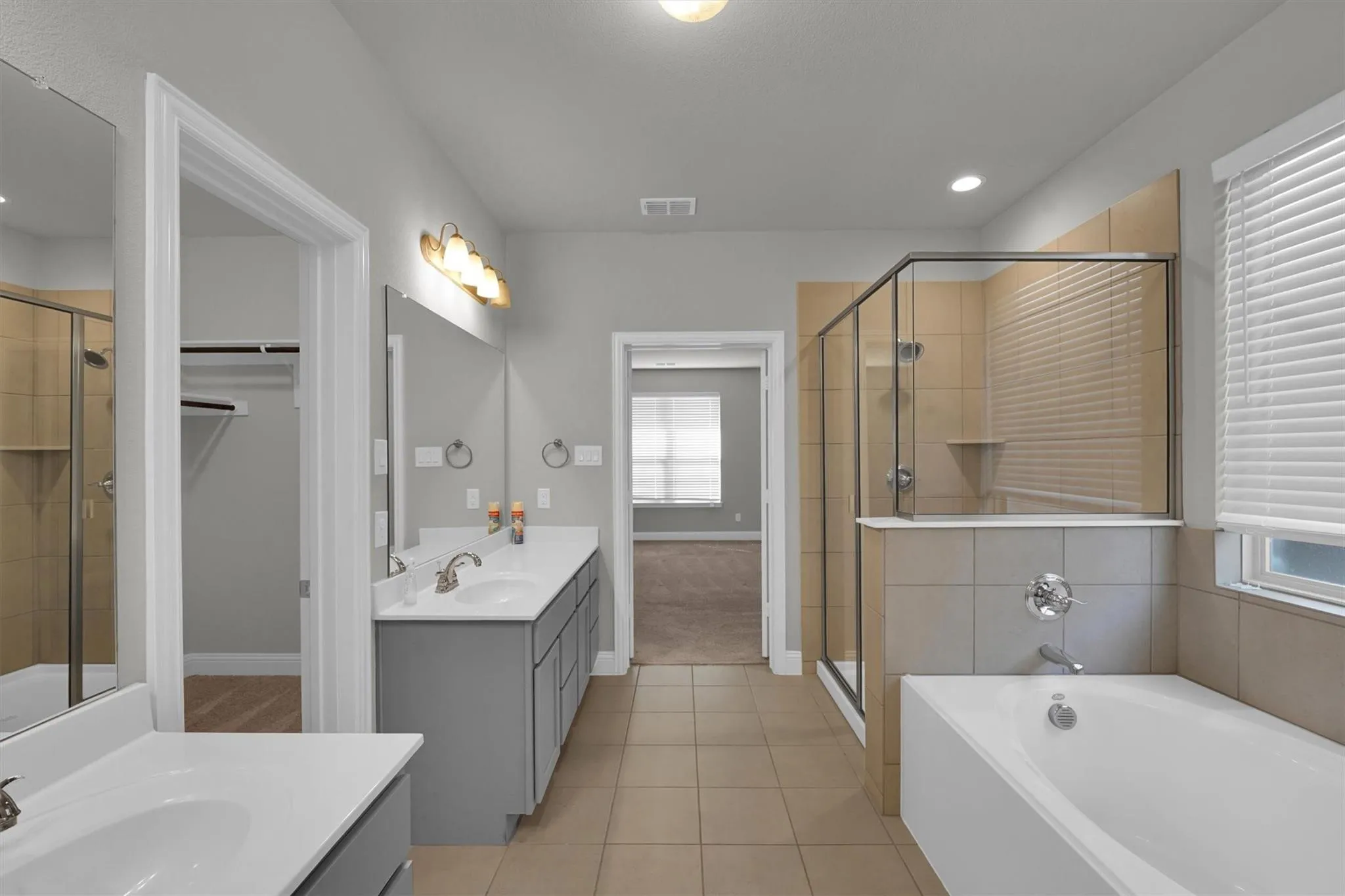 Single Family Residence For Rent in Tarrant County , 6401 Longhorn Herd Lane, Fort Worth, Texas 76123, 3 Bedroom, 3 Bathroom, 2 Garage spaces, 2,370 Sqft, built in 2019, mls#21330852, Real Estate Agent in Fort Worth, Homes For Rent in Tarrant county, Homes For Rent in Fort Worth, Realtor in Fort Worth Texas, Real Estate Brokerage Independent Realty Texas, Luminita Cordes Realtor